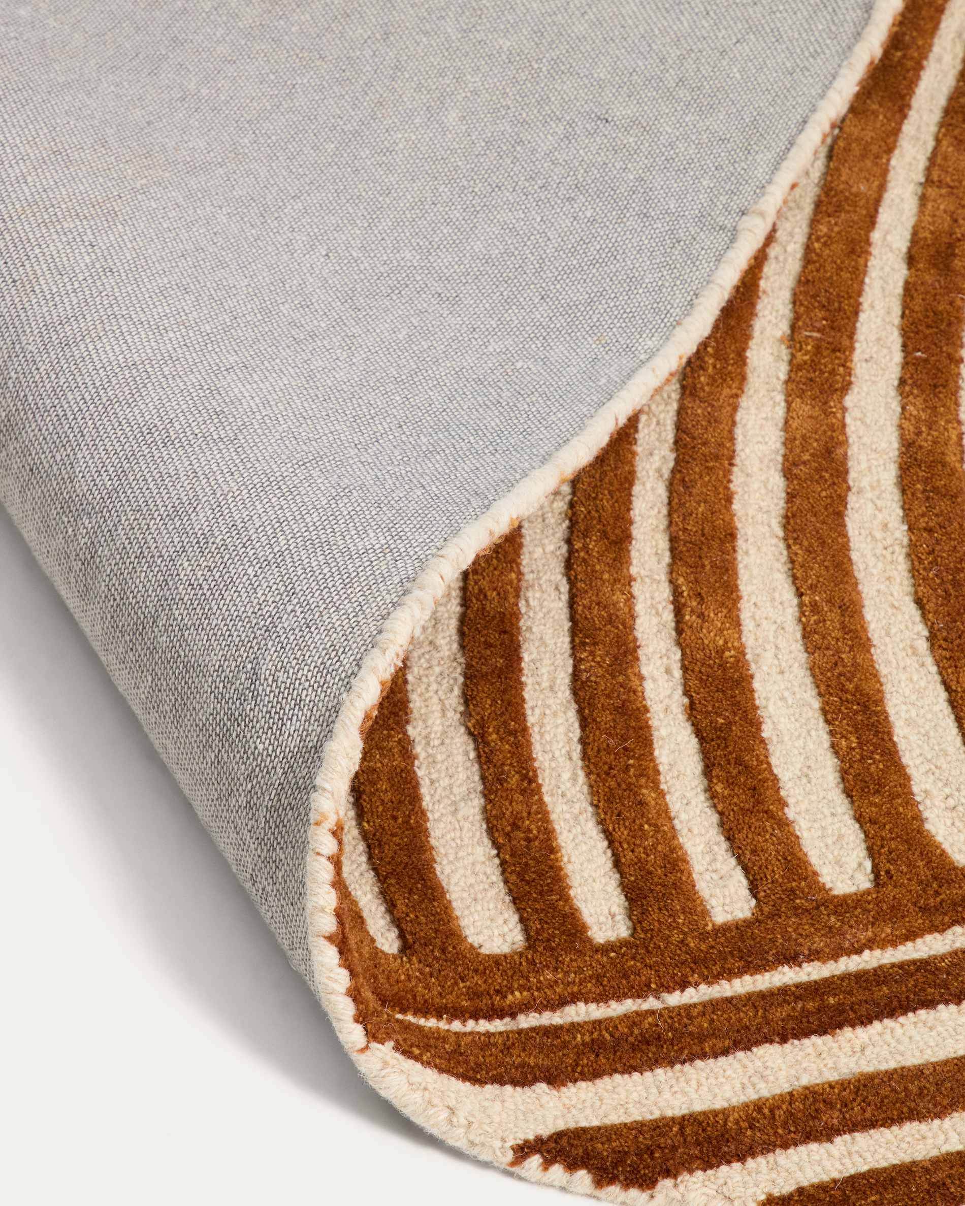 Poreni jacquard wool rug with a beige contrast 200 x 300 cm