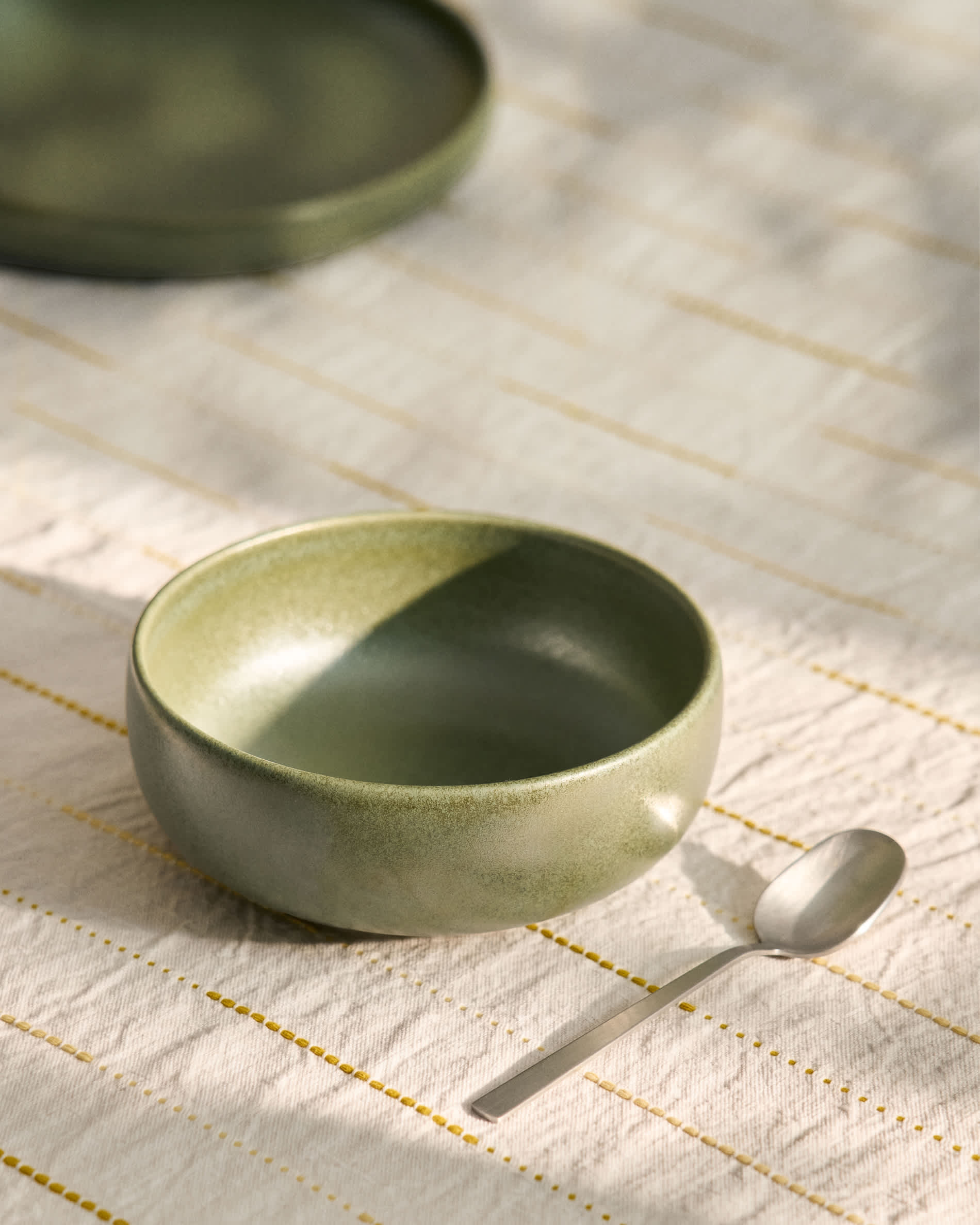 Uilo small green ceramic bowl