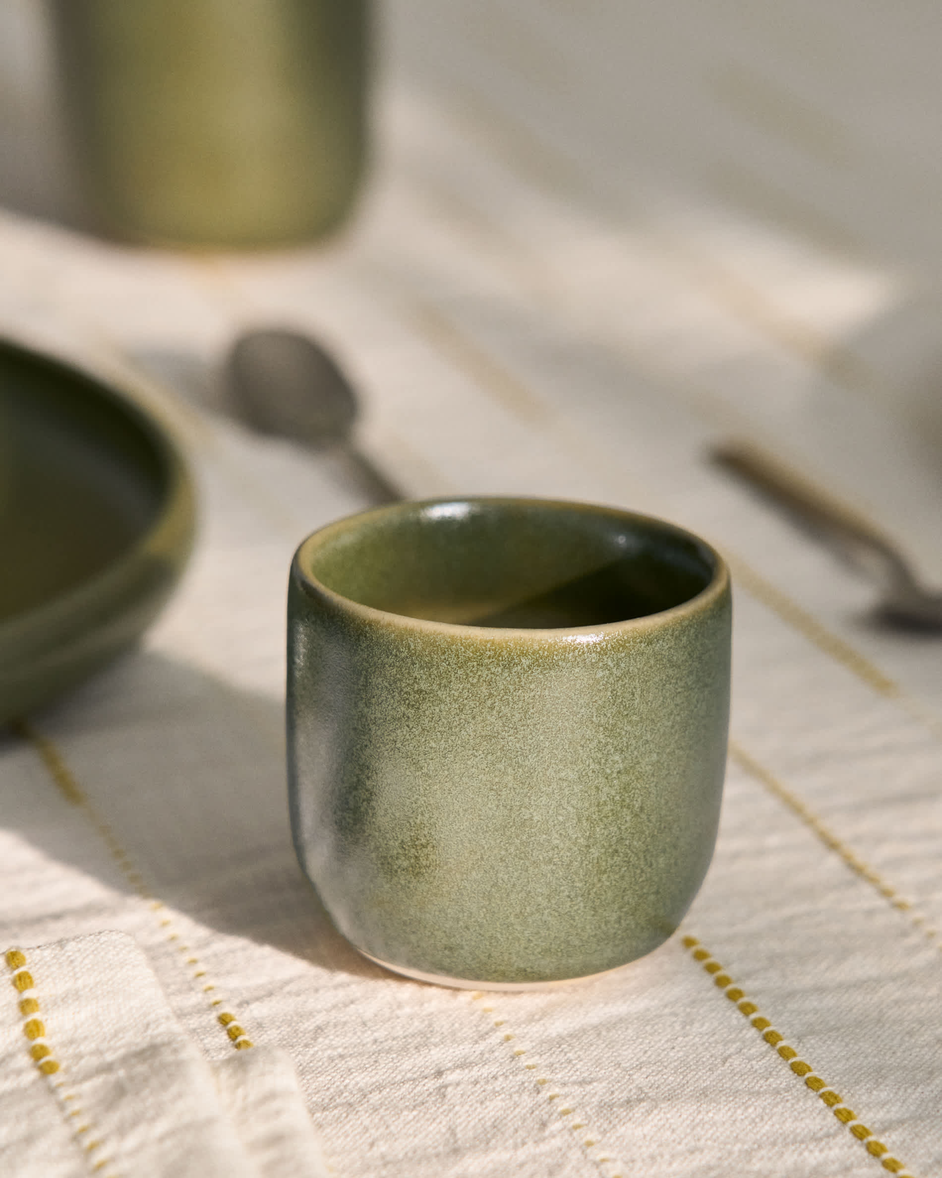 Uilo green ceramic mug
