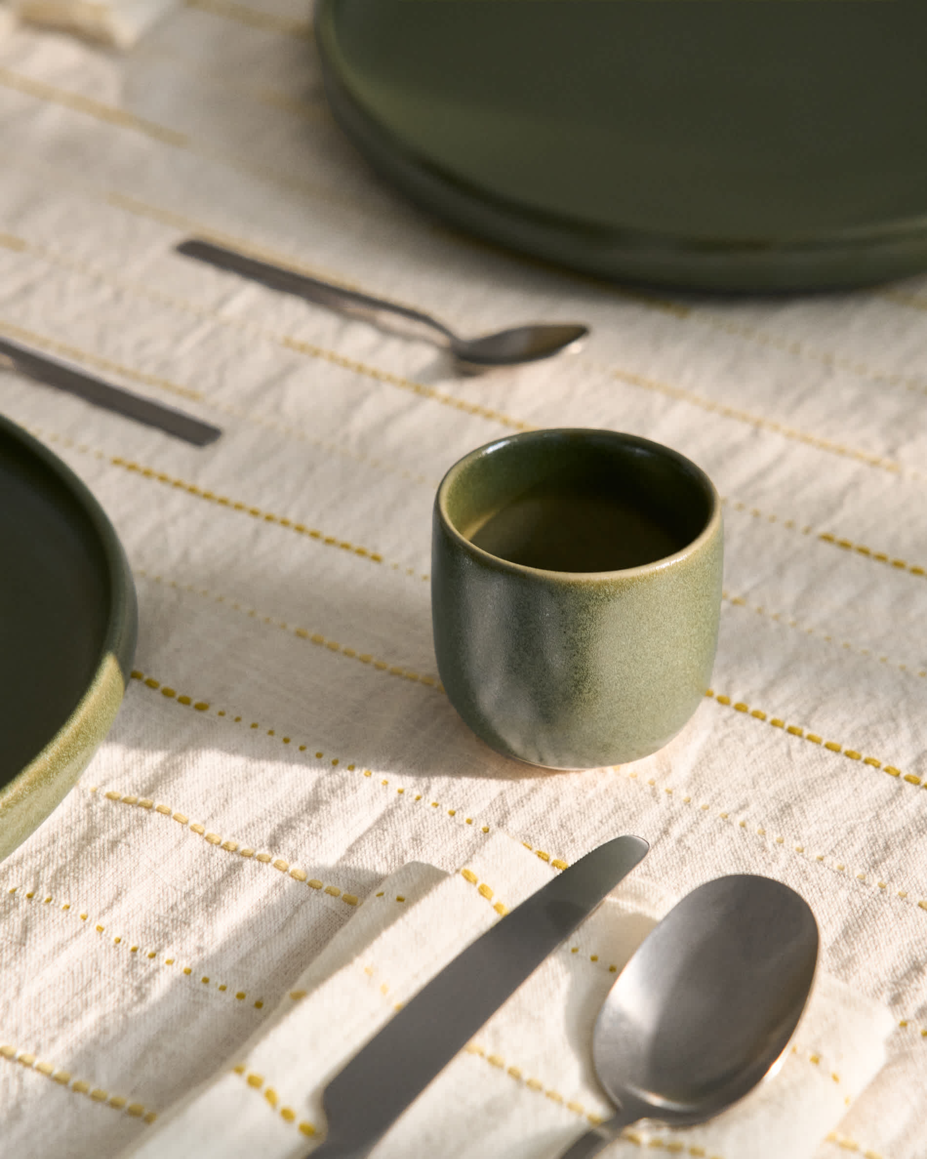 Uilo green ceramic mug