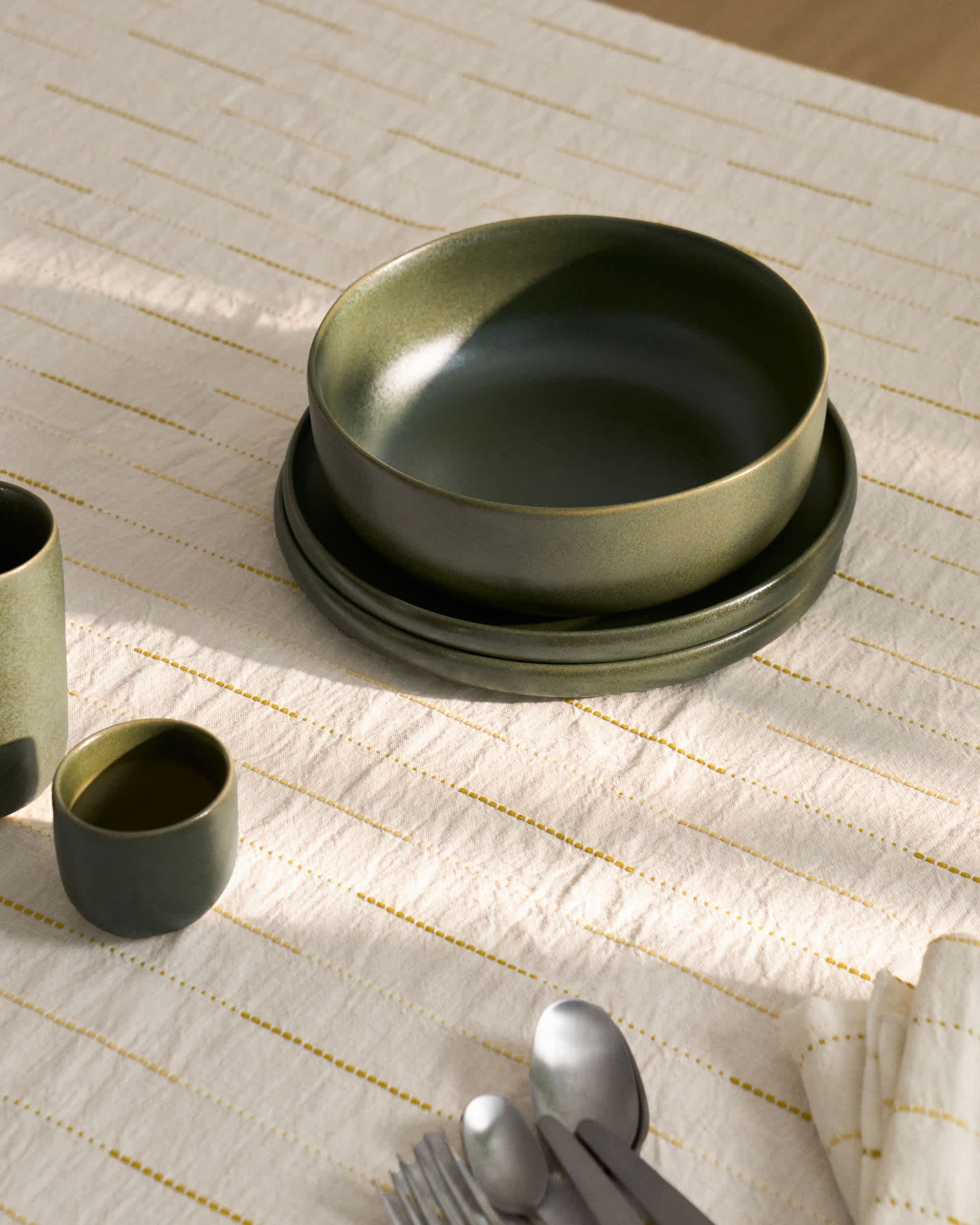 Uilo small green ceramic bowl