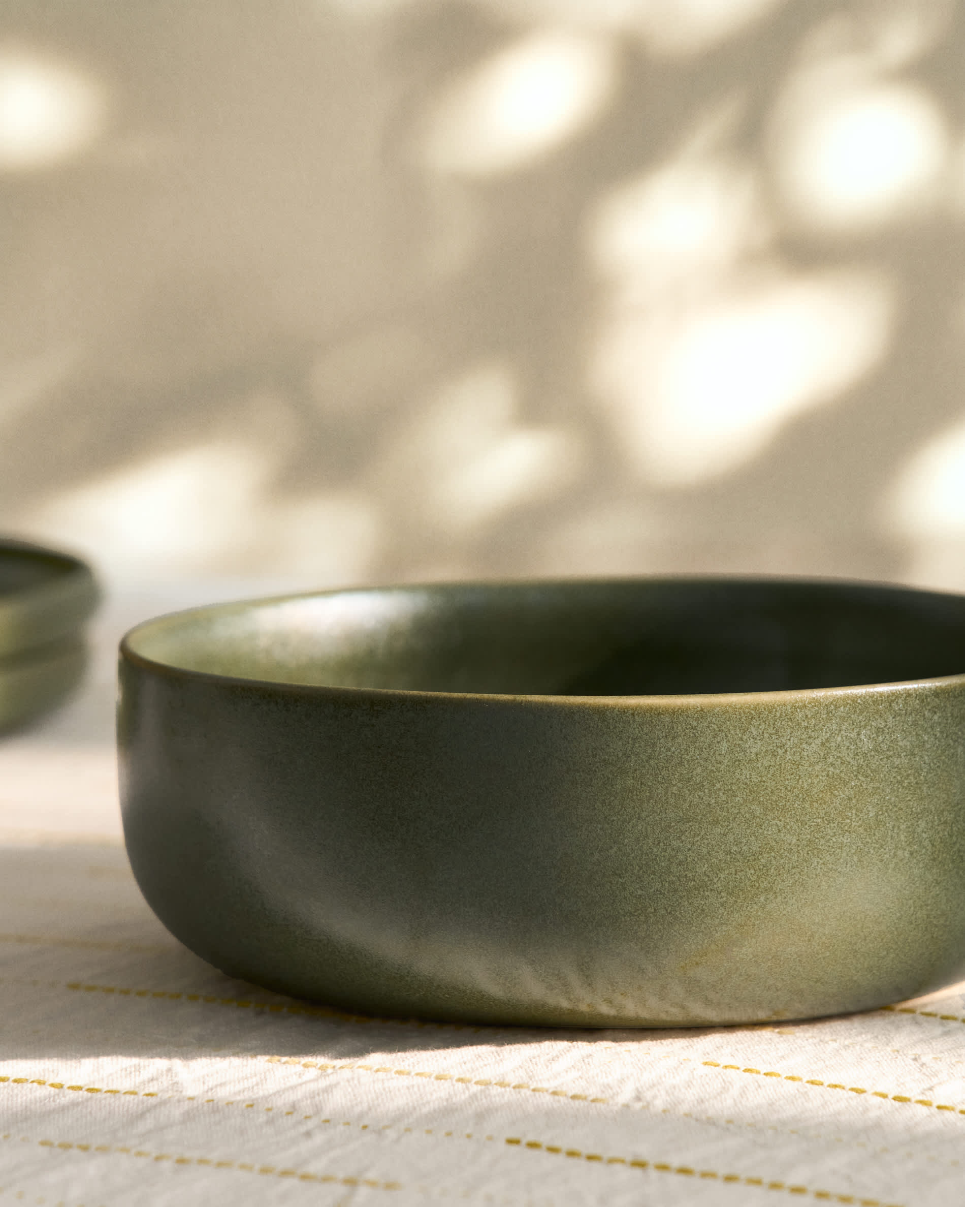 Uilo large green ceramic bowl