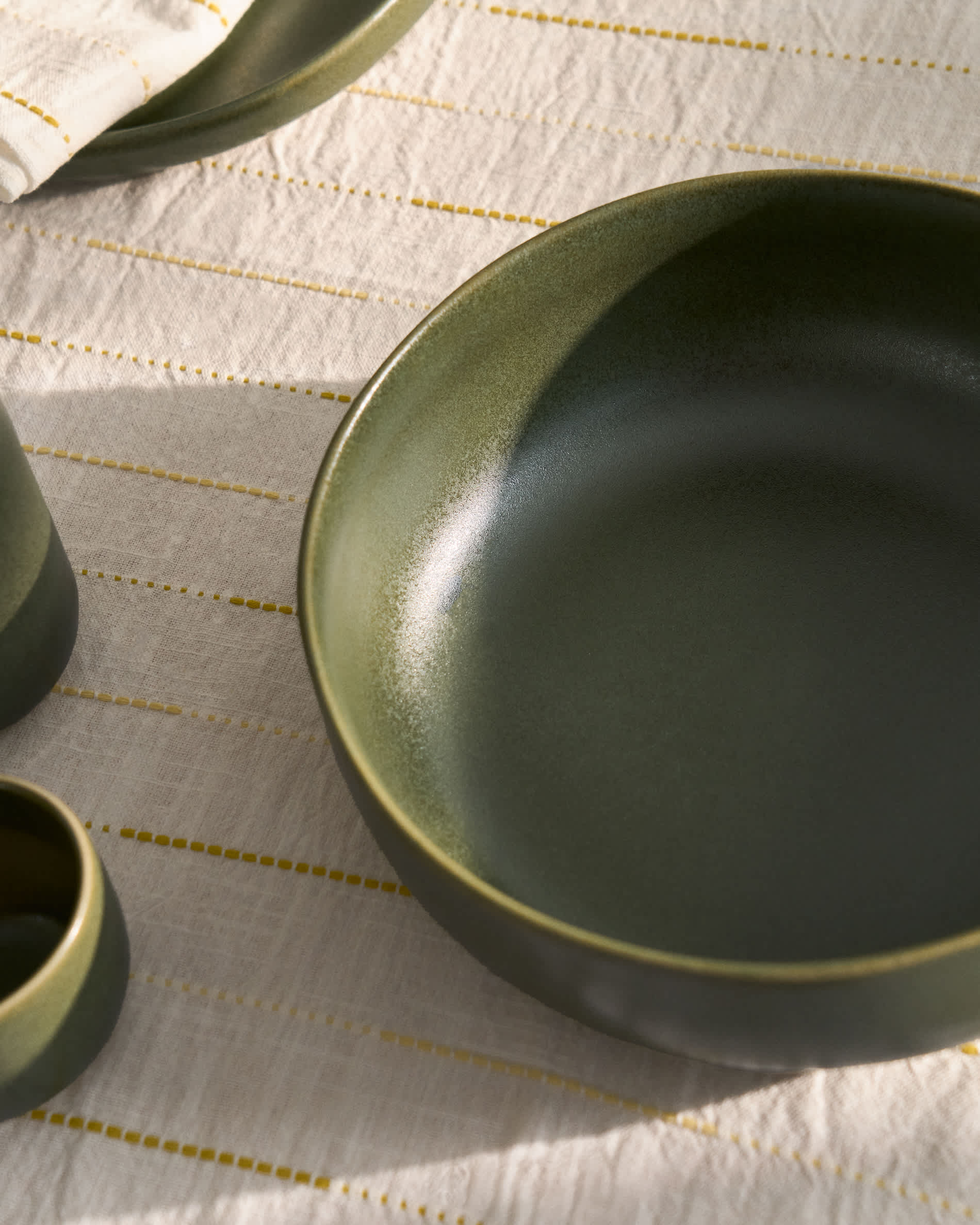 Uilo large green ceramic bowl