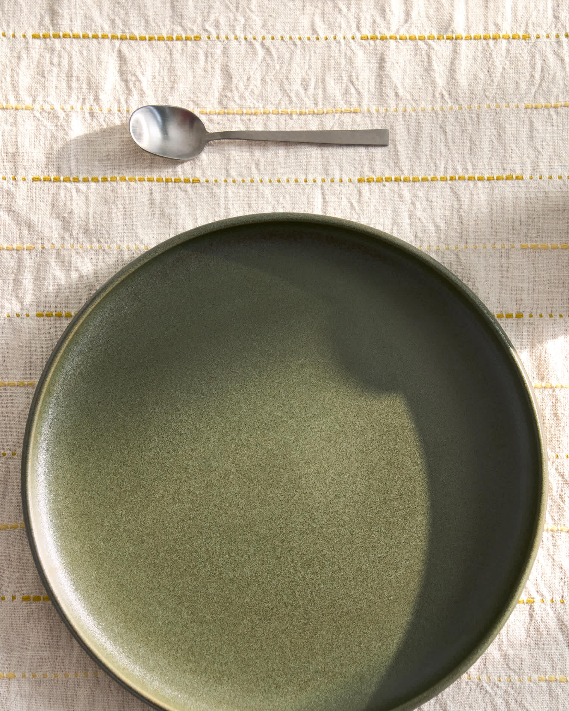 Uilo green ceramic plate