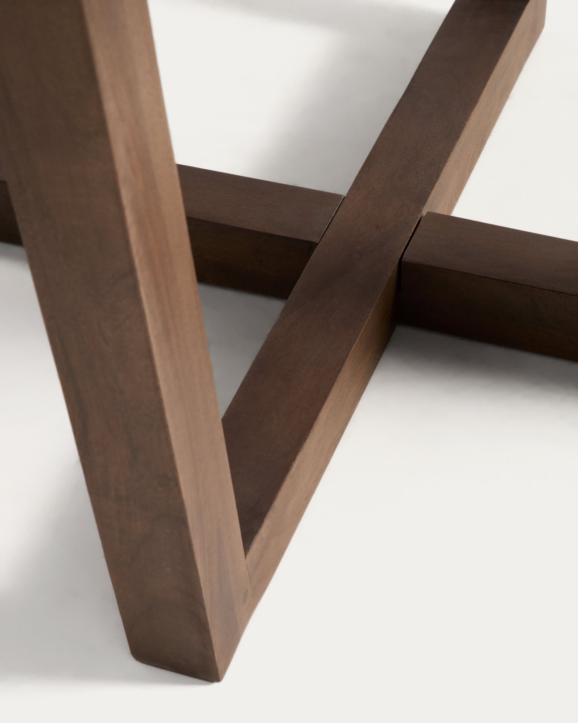Nahla round table in solid mango wood with walnut finish Ø 90cm FSC 100%