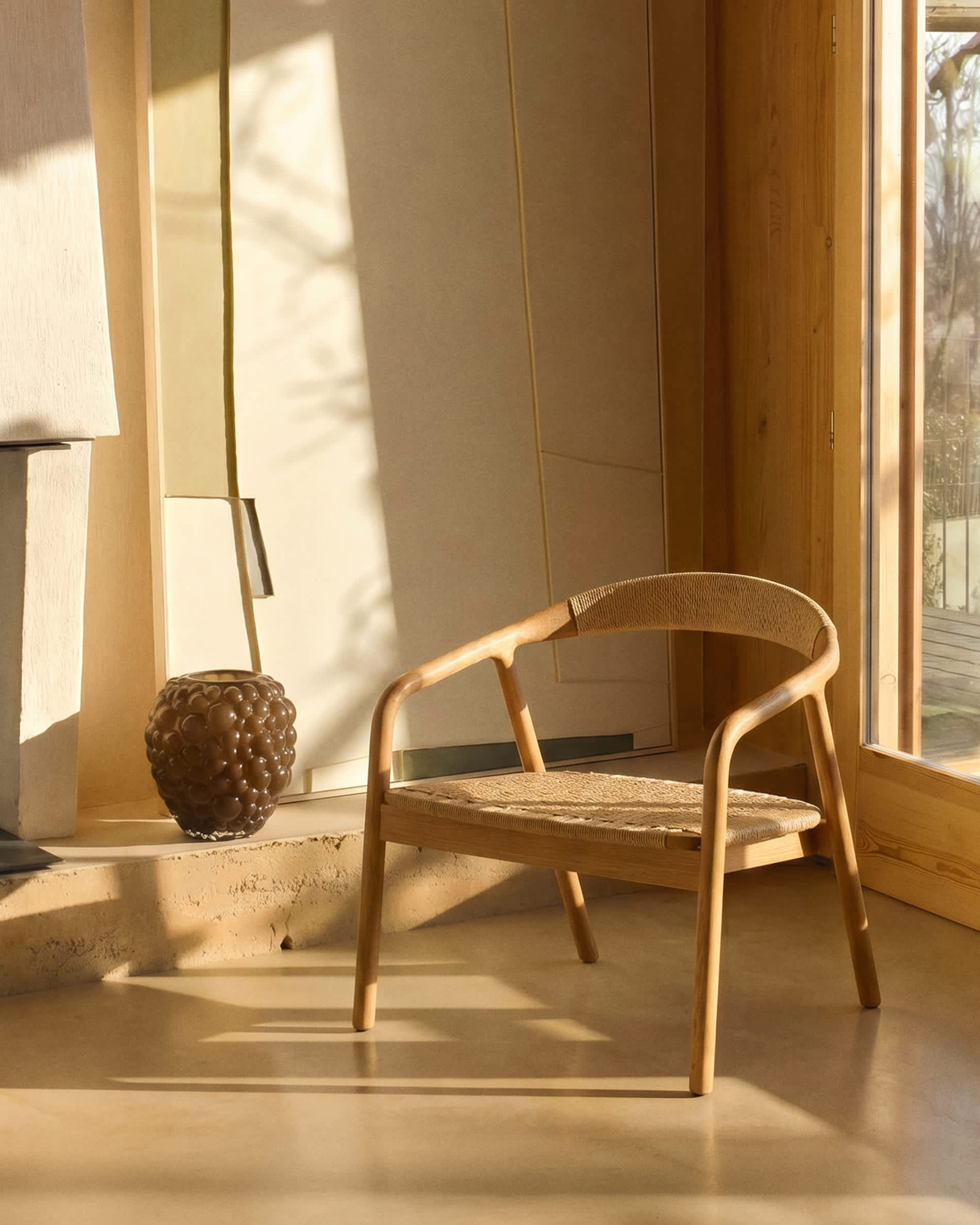 Derile armchair in solid oak wood with natural-tone finish and beige paper rope cord FSC Mix Credit