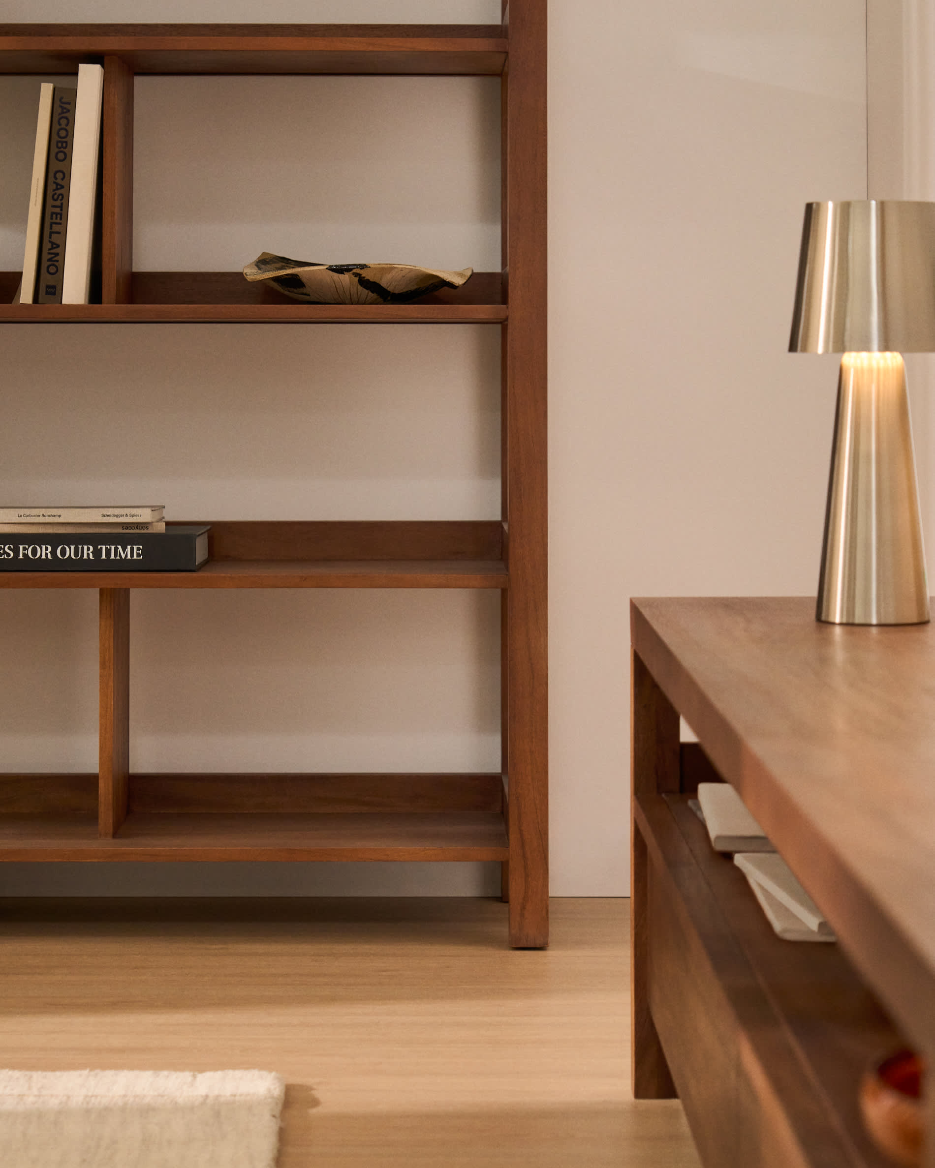 Norani shelving unit in solid acacia wood and acacia veneer 150 x 185 cm