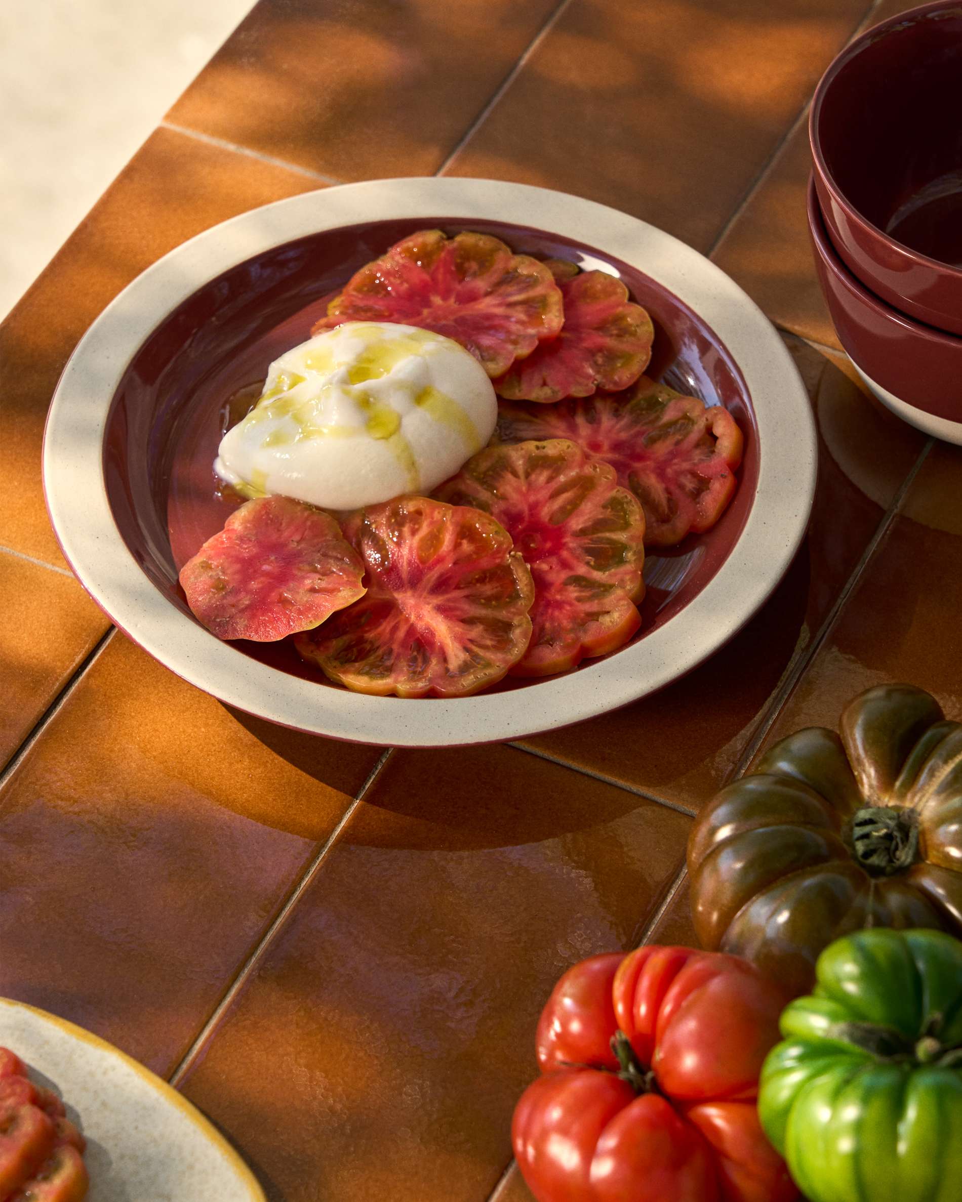 Doren burgundy ceramic plate