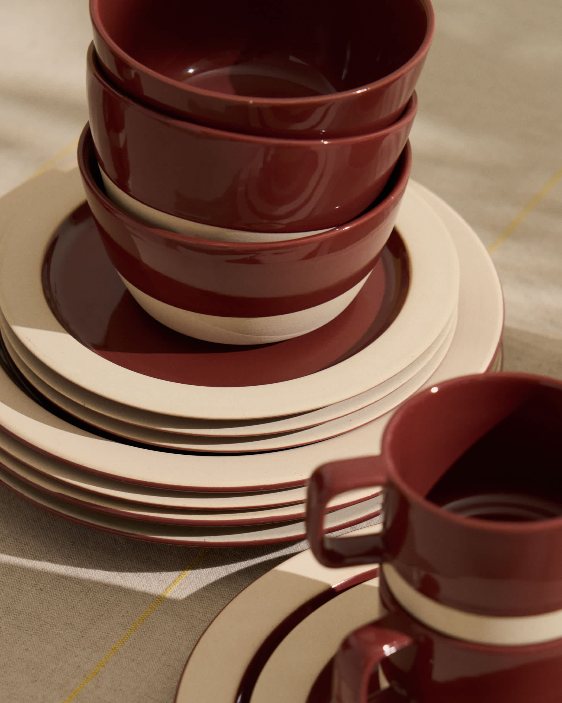 Doren burgundy ceramic mug