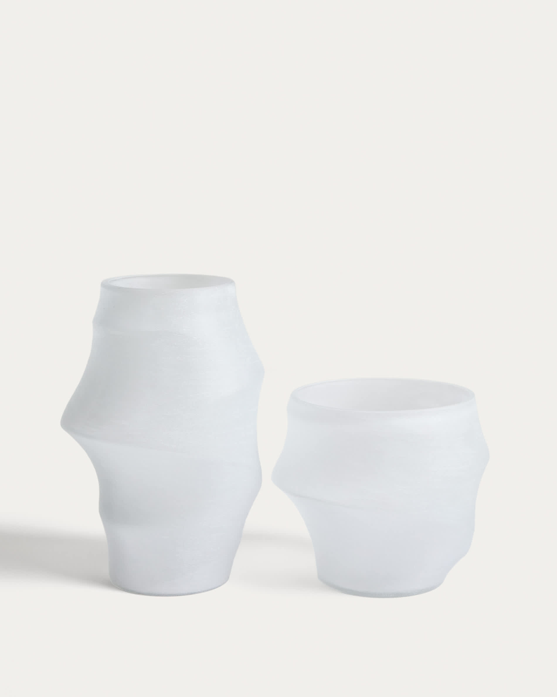 Neluo vase in opaque white glass 49cm