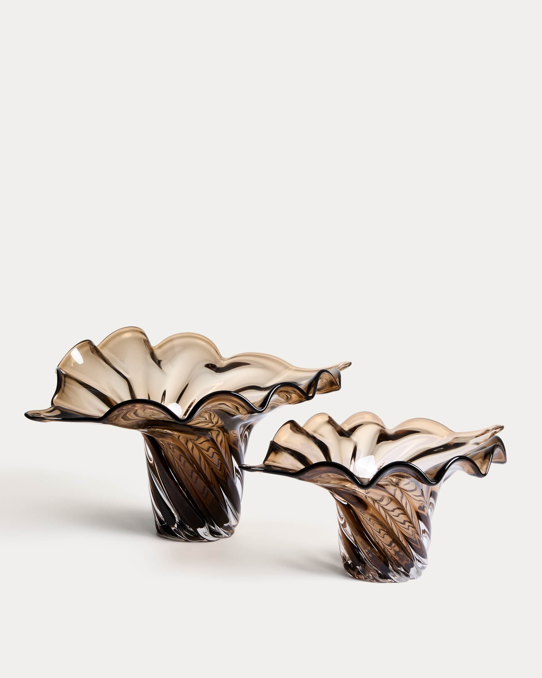 Lurea centrepiece in dark brown glass 57 x 37 cm