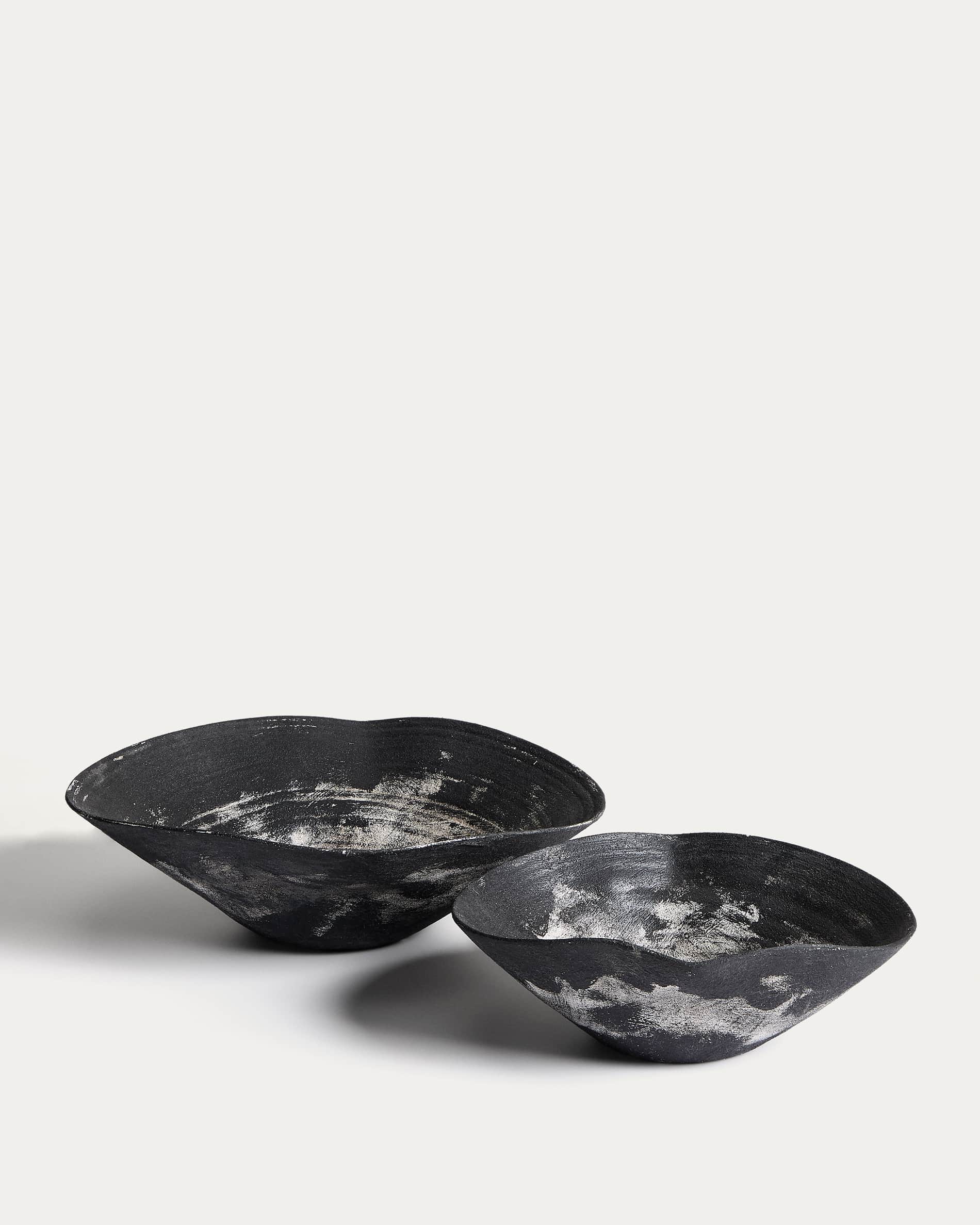 Talua centrepiece in black ceramic 35 x 25cm