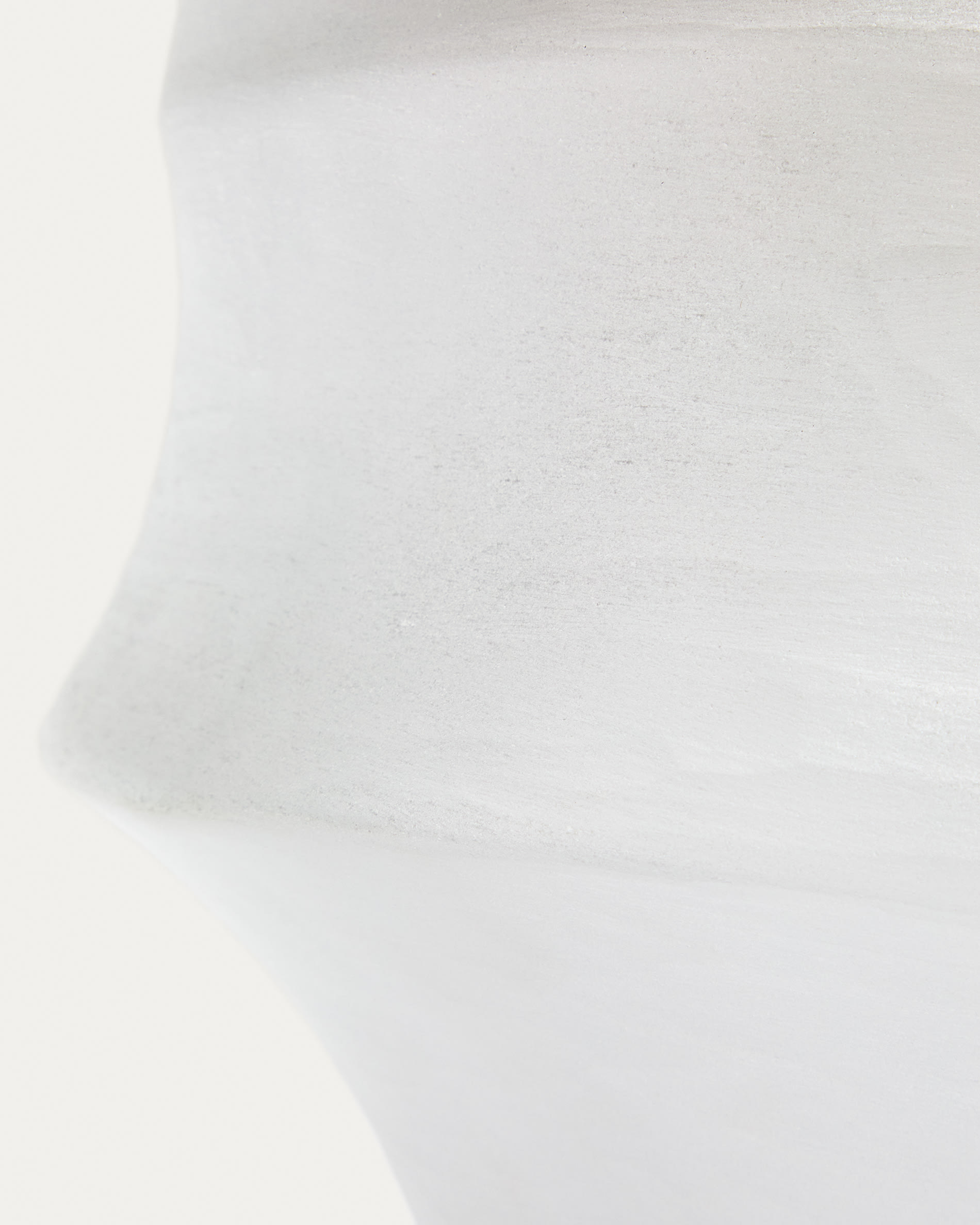 Neluo vase in opaque white glass 31.5cm
