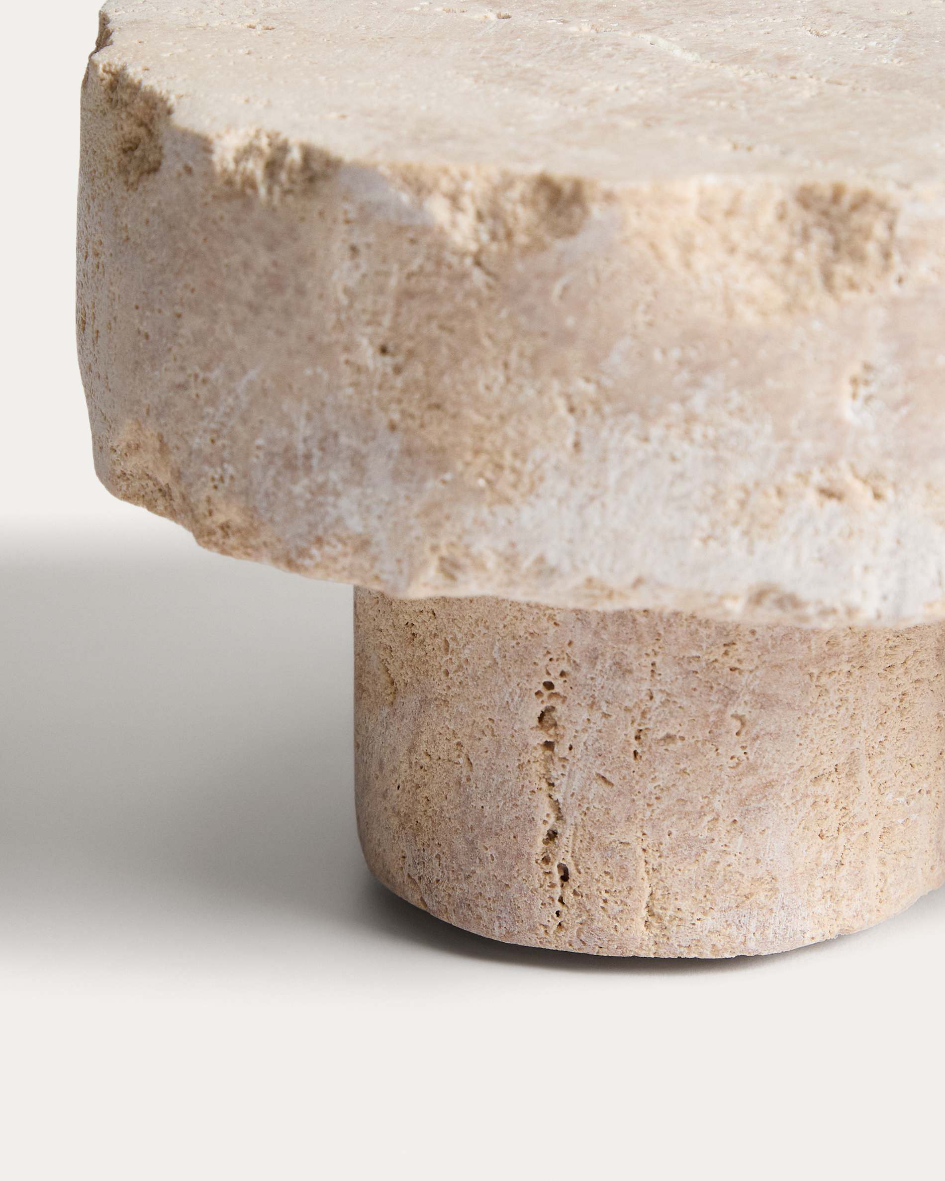 Zuno travertine centrepiece with raw finish 23 x 13 cm