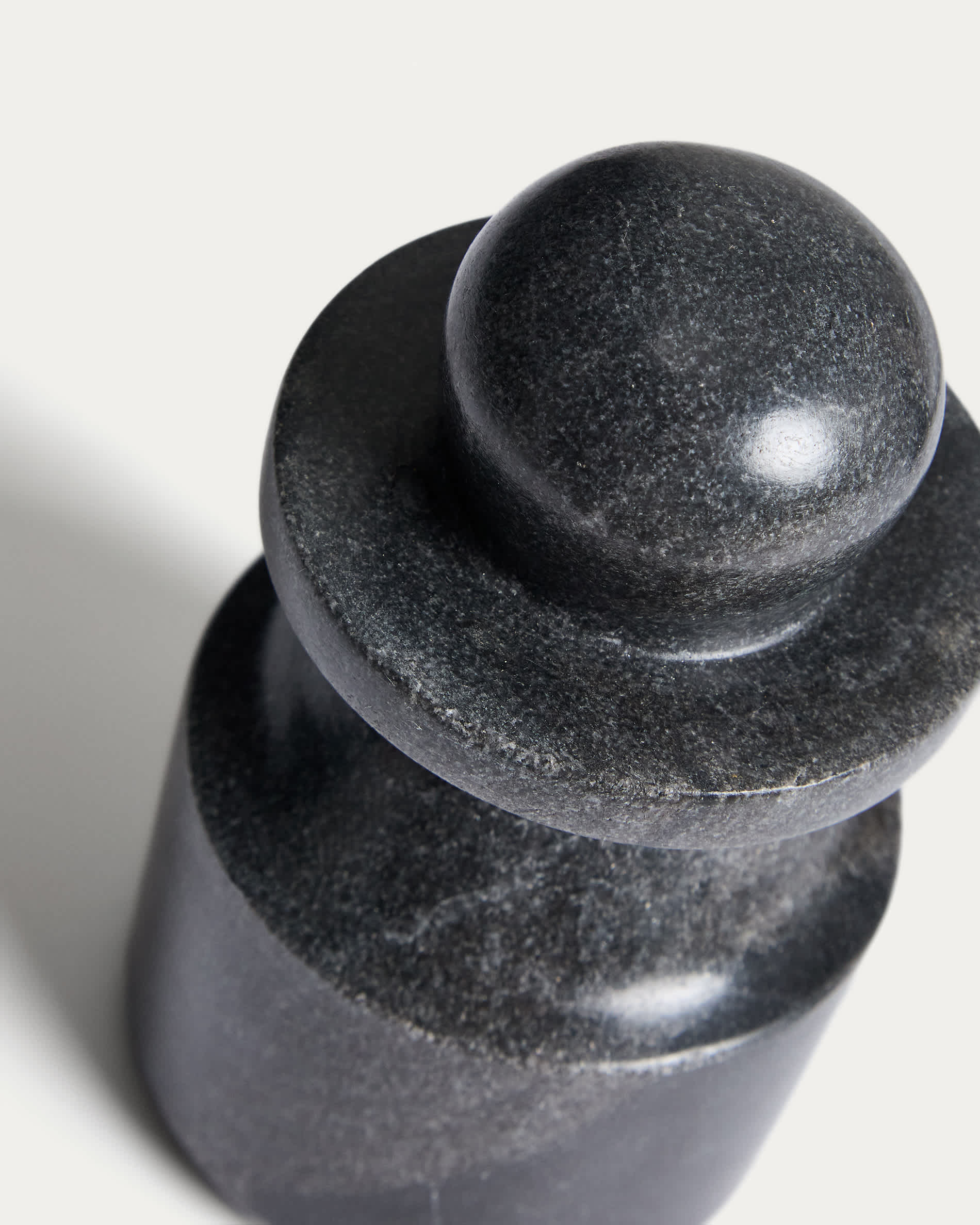 Elvora grey marble sculpture 15 cm