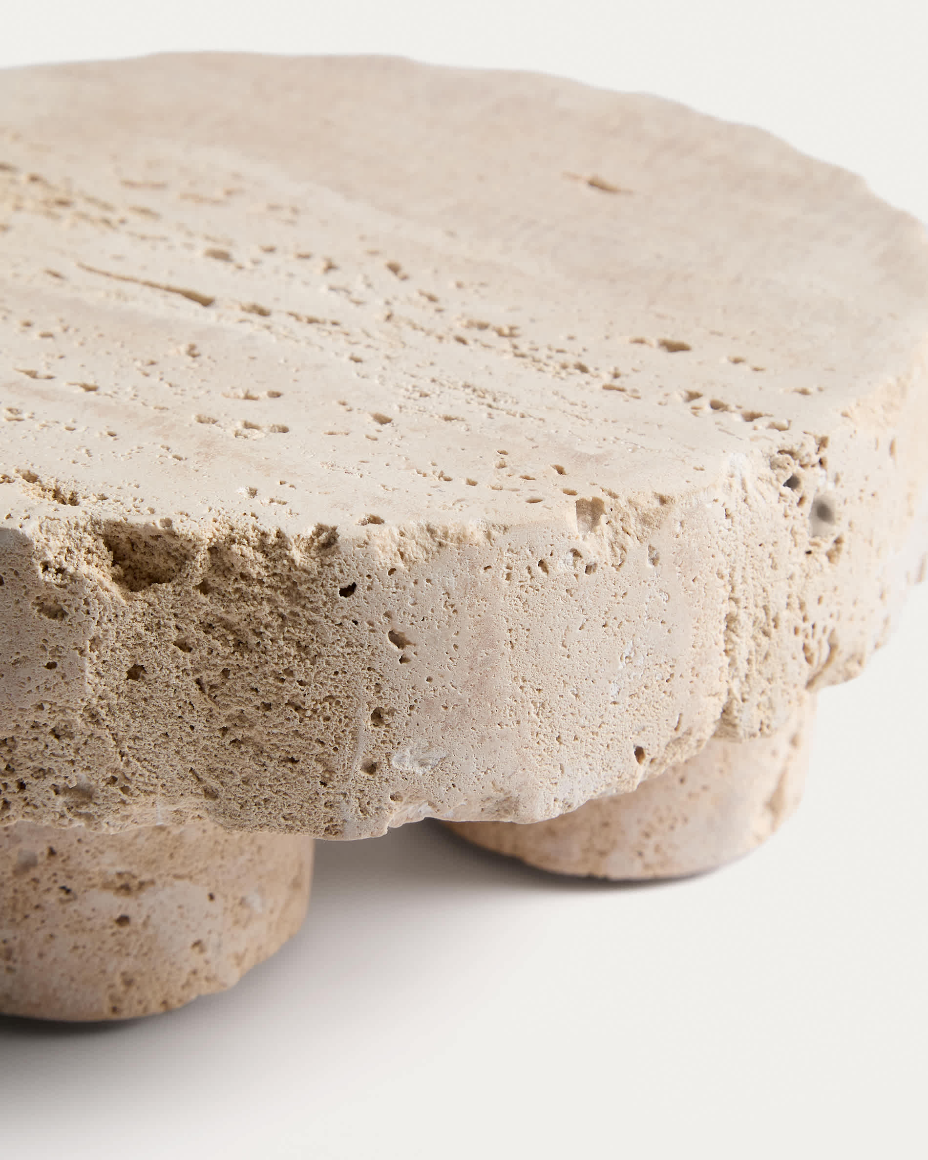 Zuno travertine centrepiece with raw finish Ø 20 cm