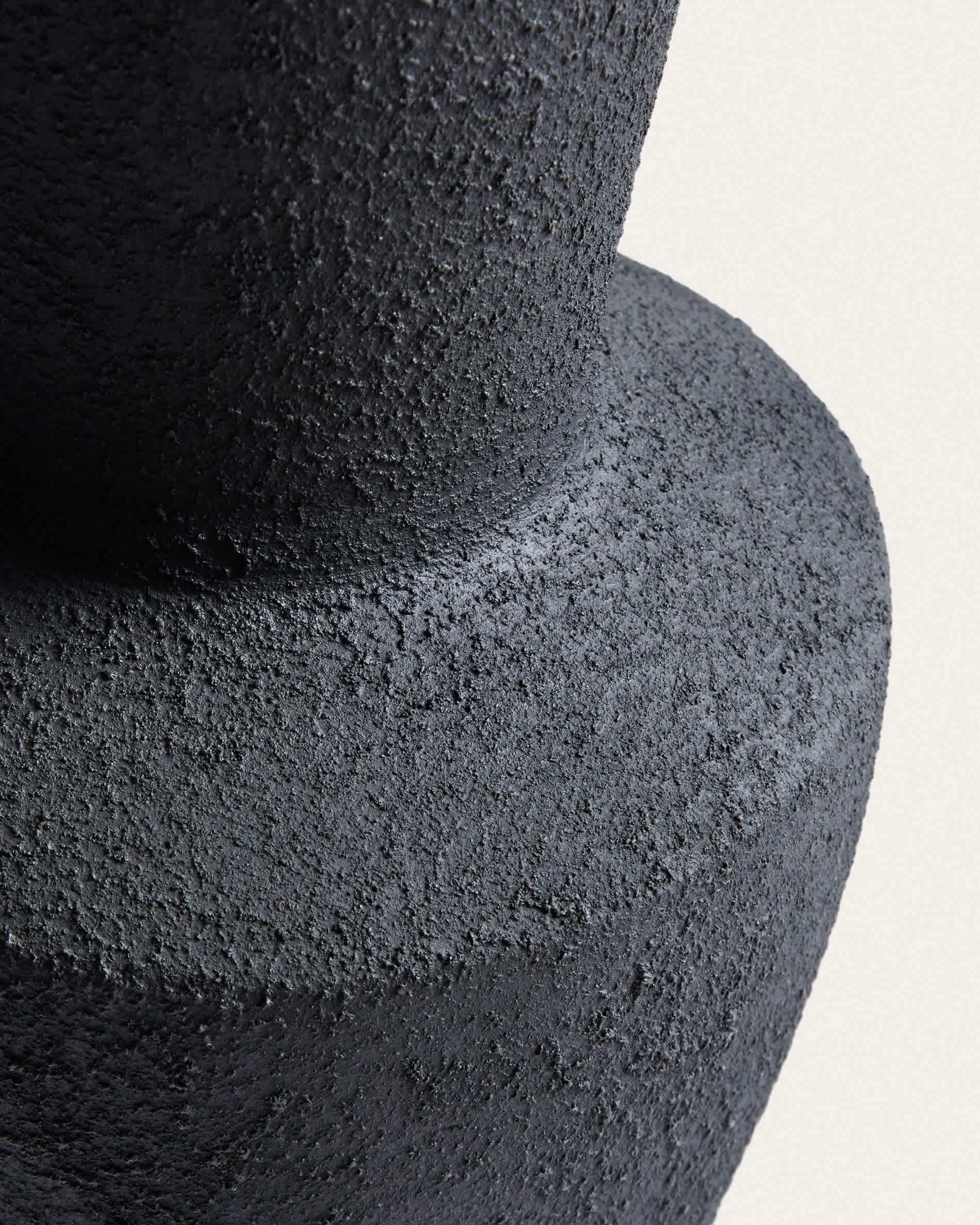 Nerun black terracotta vase 46 cm