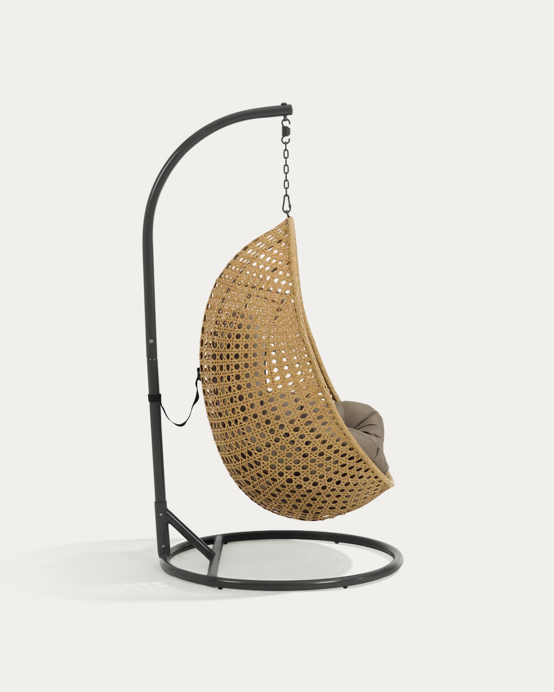 Cira hanging armchair with dark grey base with natural finish