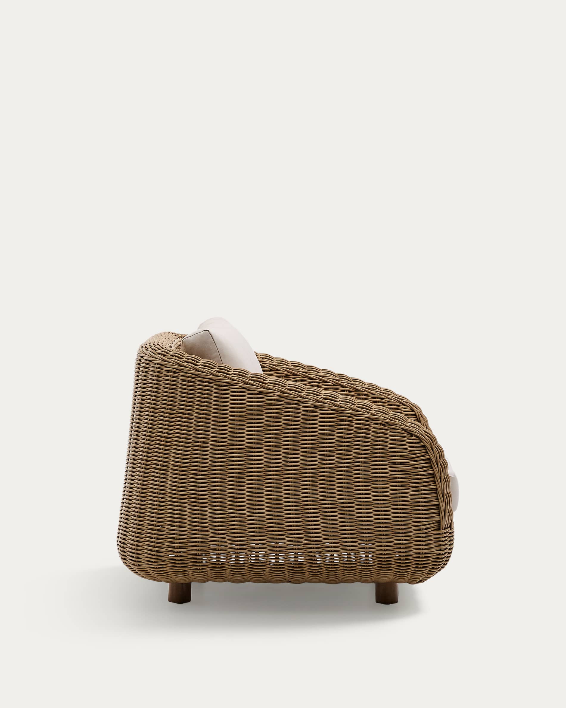 Meria armchair in synthetic rattan with FSC 100% solid acacia wood legs