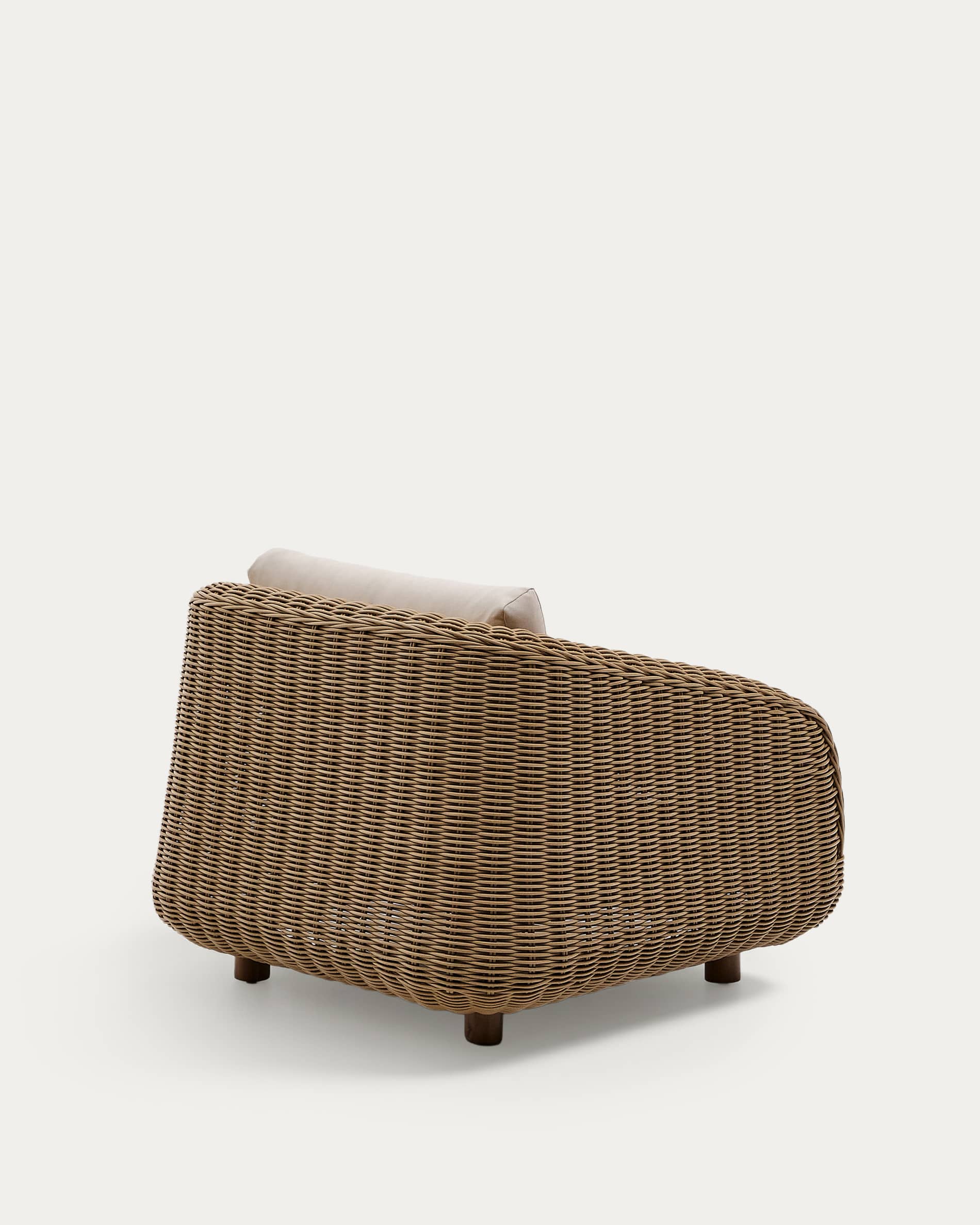 Meria armchair in synthetic rattan with FSC 100% solid acacia wood legs