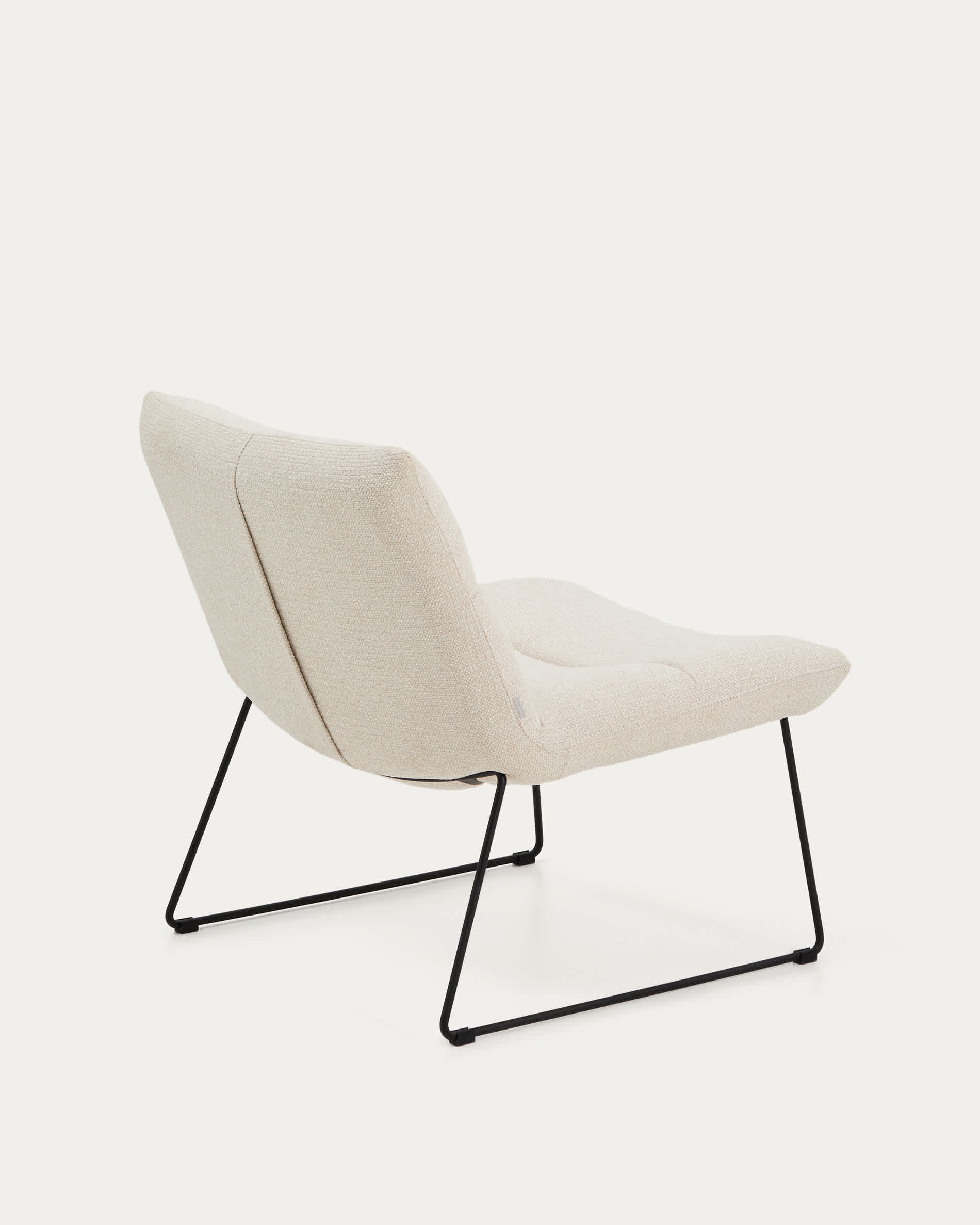 Asen beige chenille armchair with black steel legs FSC 100%