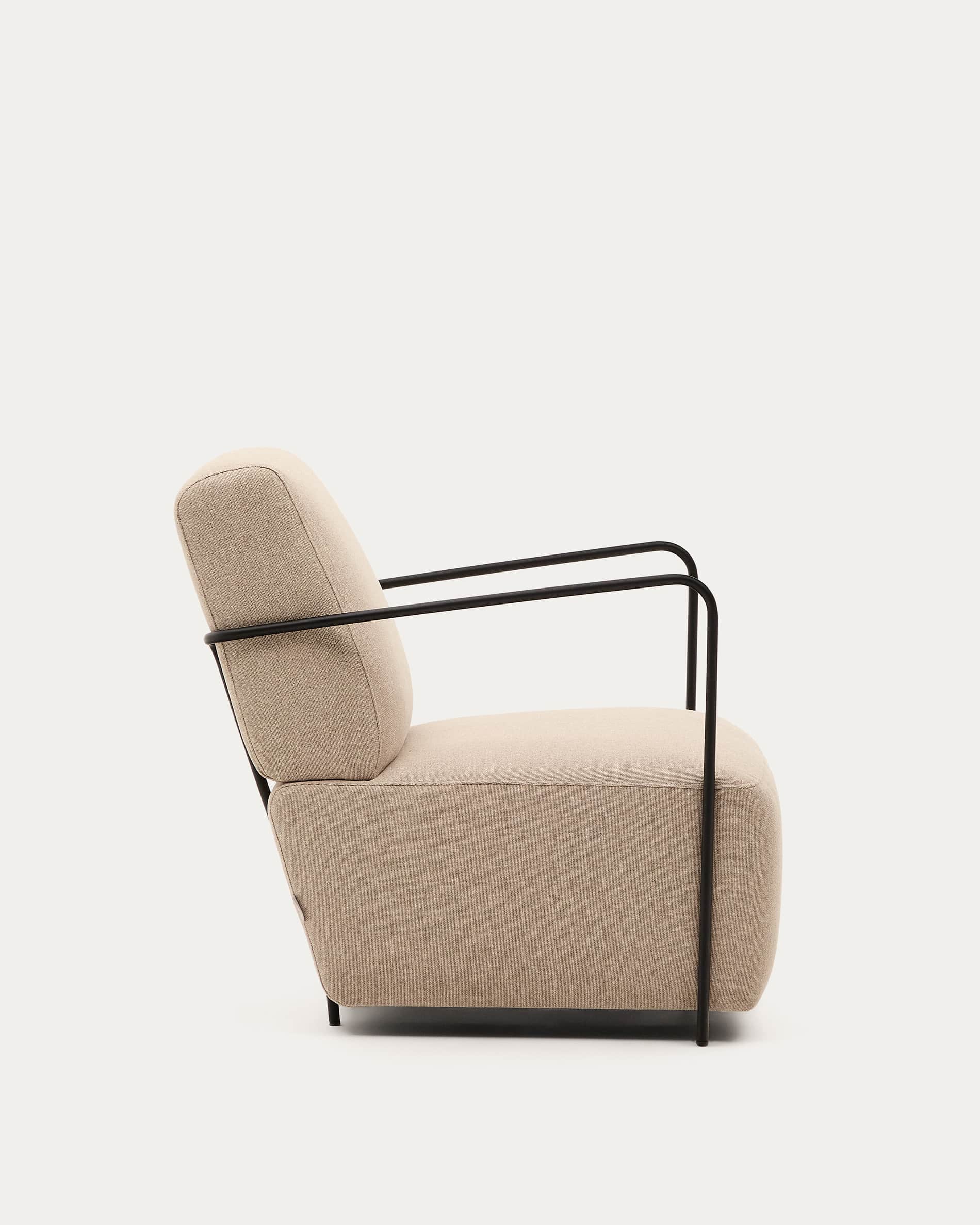 Gamer beige armchair with metal in a matte black painted finish