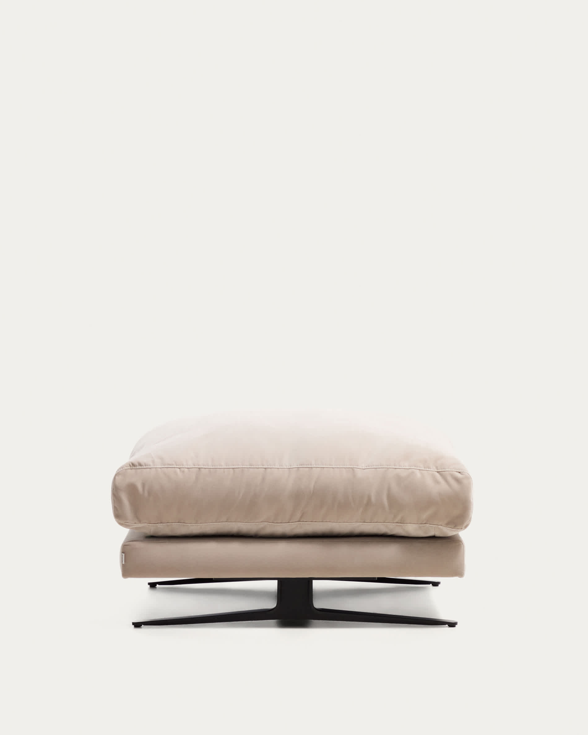 Veliro fire-retardant footrest in pearl velvet with steel legs with black finish 85 x 90cm FSC Mix Credit