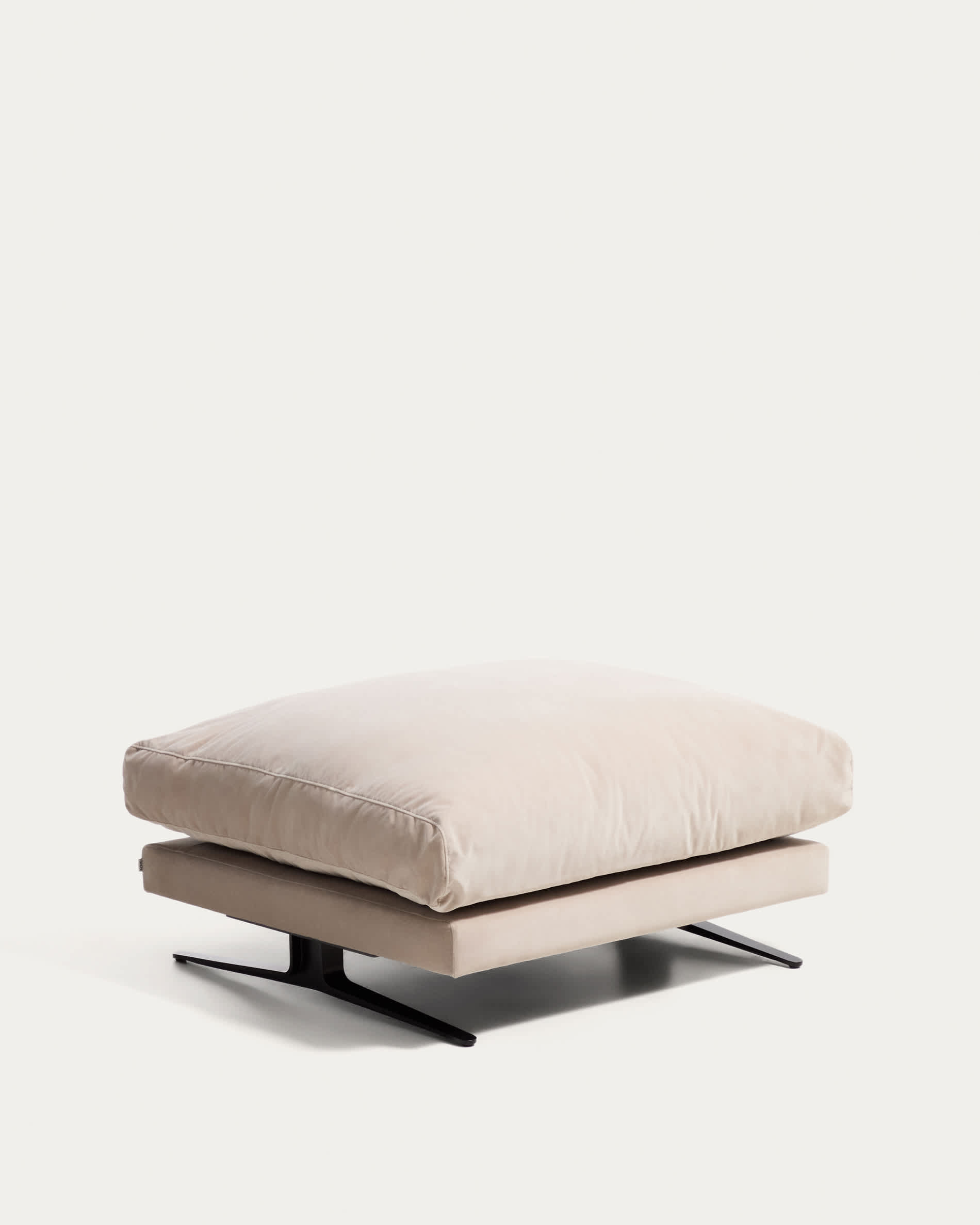 Veliro fire-retardant footrest in pearl velvet with steel legs with black finish 85 x 90cm FSC Mix Credit
