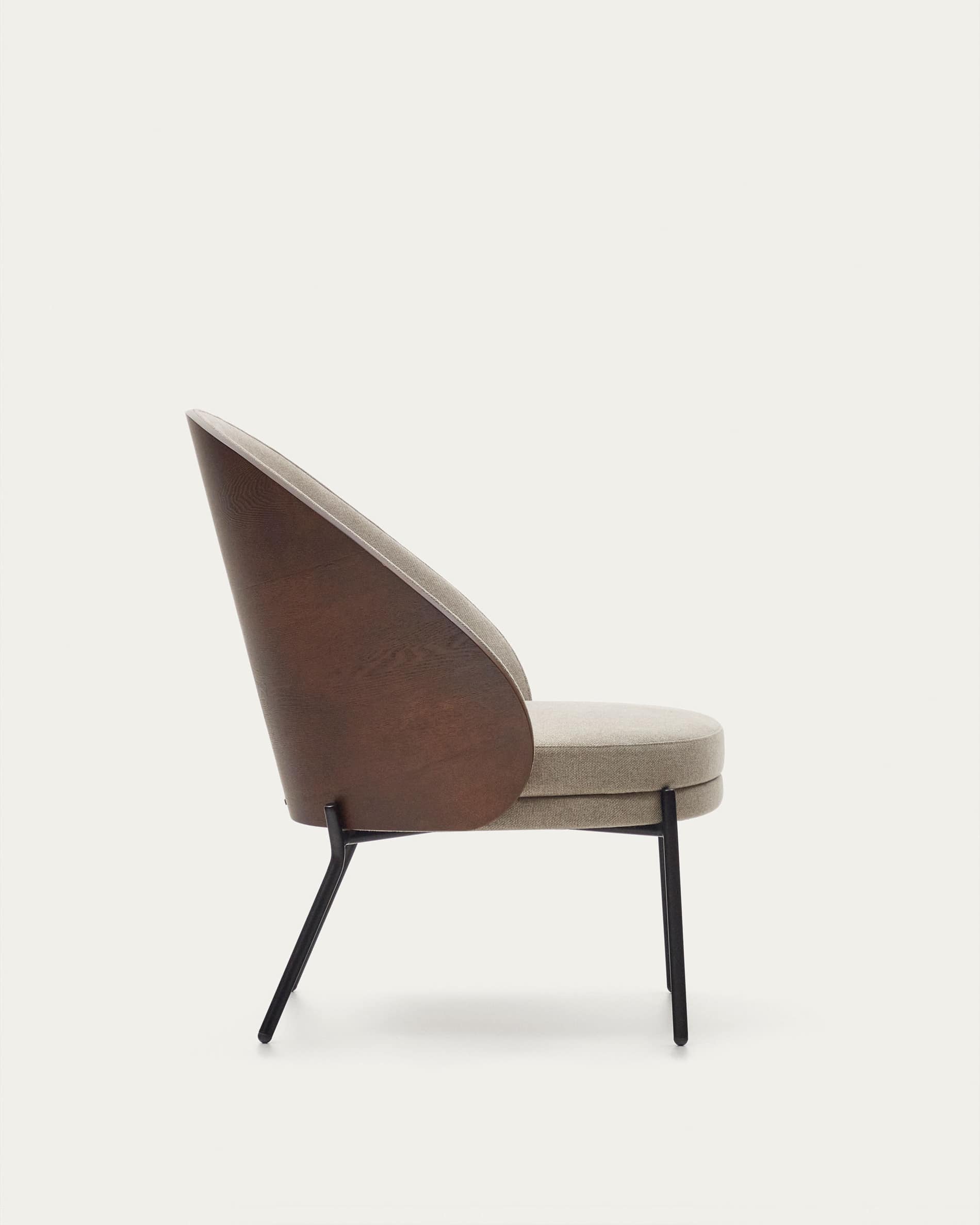 Eamy light brown armchair in an ash wood veneer with a walnut finish and black metal