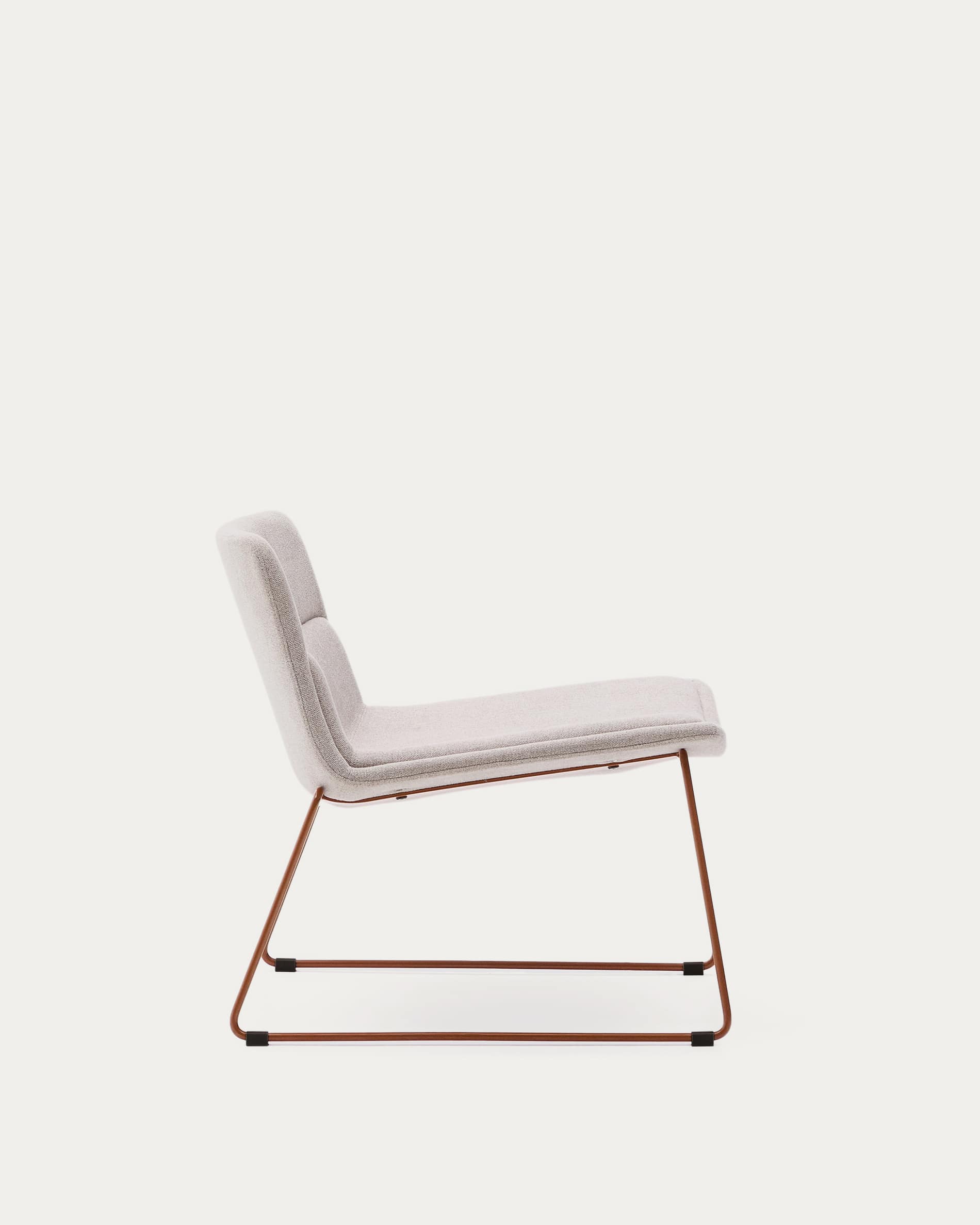 Zahara beige armchair with steel legs and FSC 100% terracotta finish