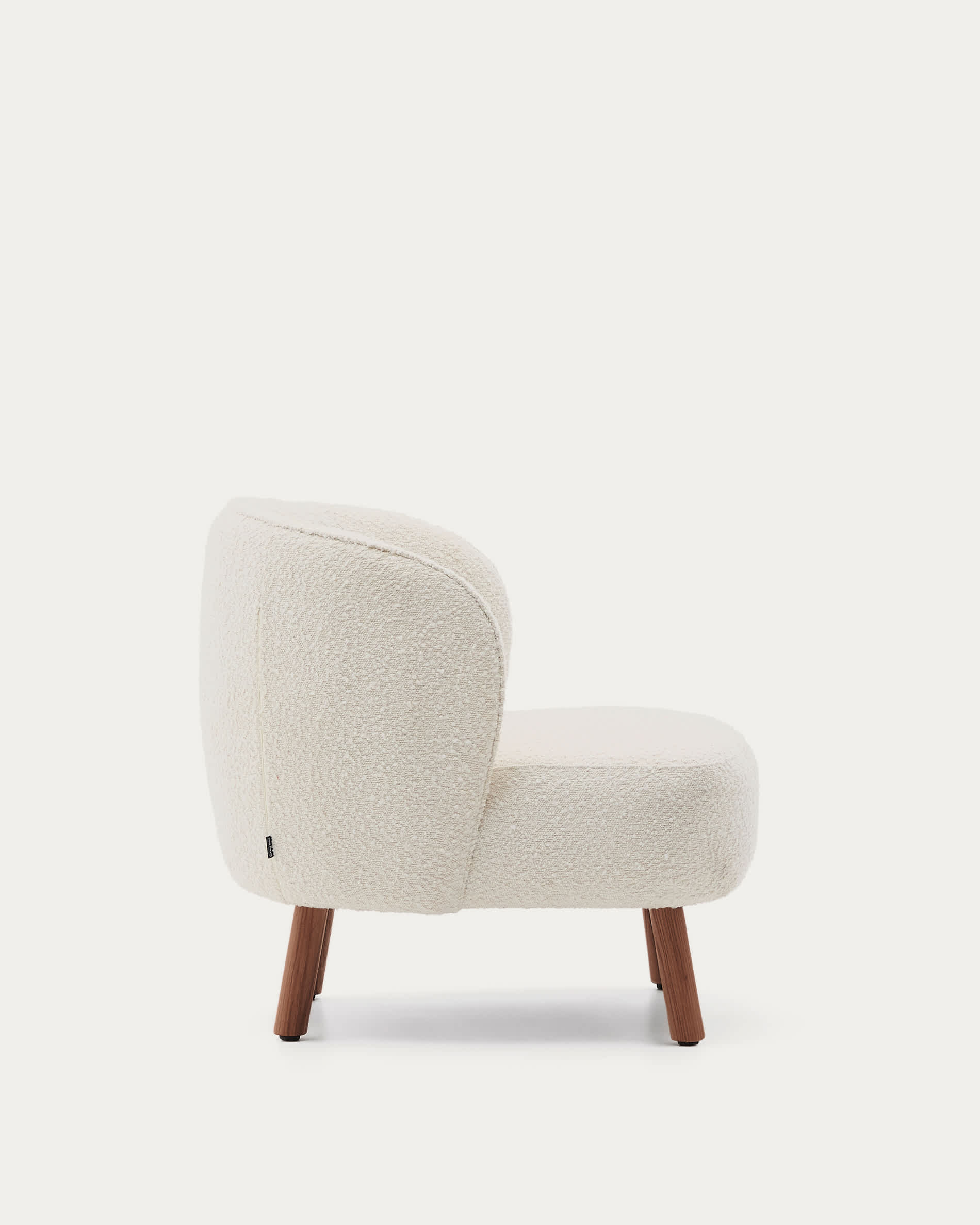 Ulit armchair in white bouclé with solid ash wood legs in a walnut finish