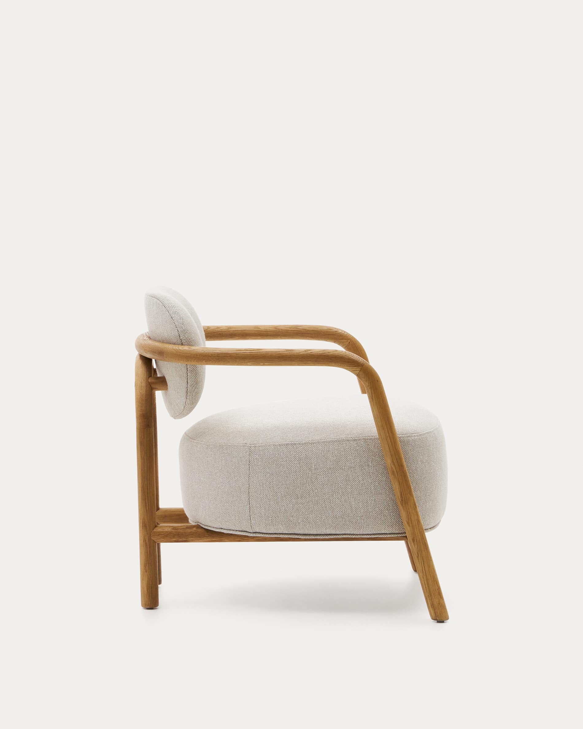 Melqui beige armchair in solid oak wood with a natural finish