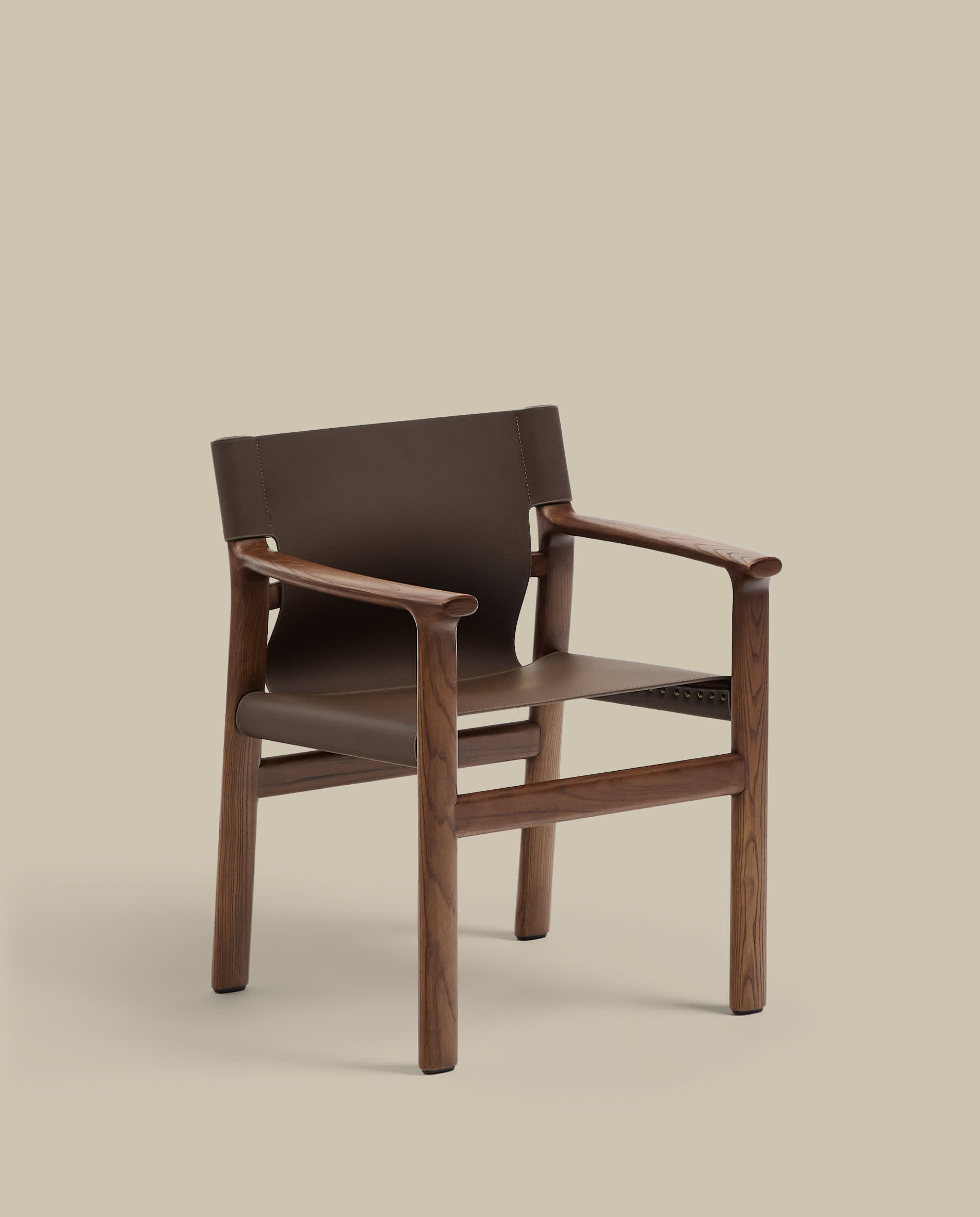 Jan chair made of dark brown recycled leather fibres and FSC 100% solid ash wood with walnut-coloured finish