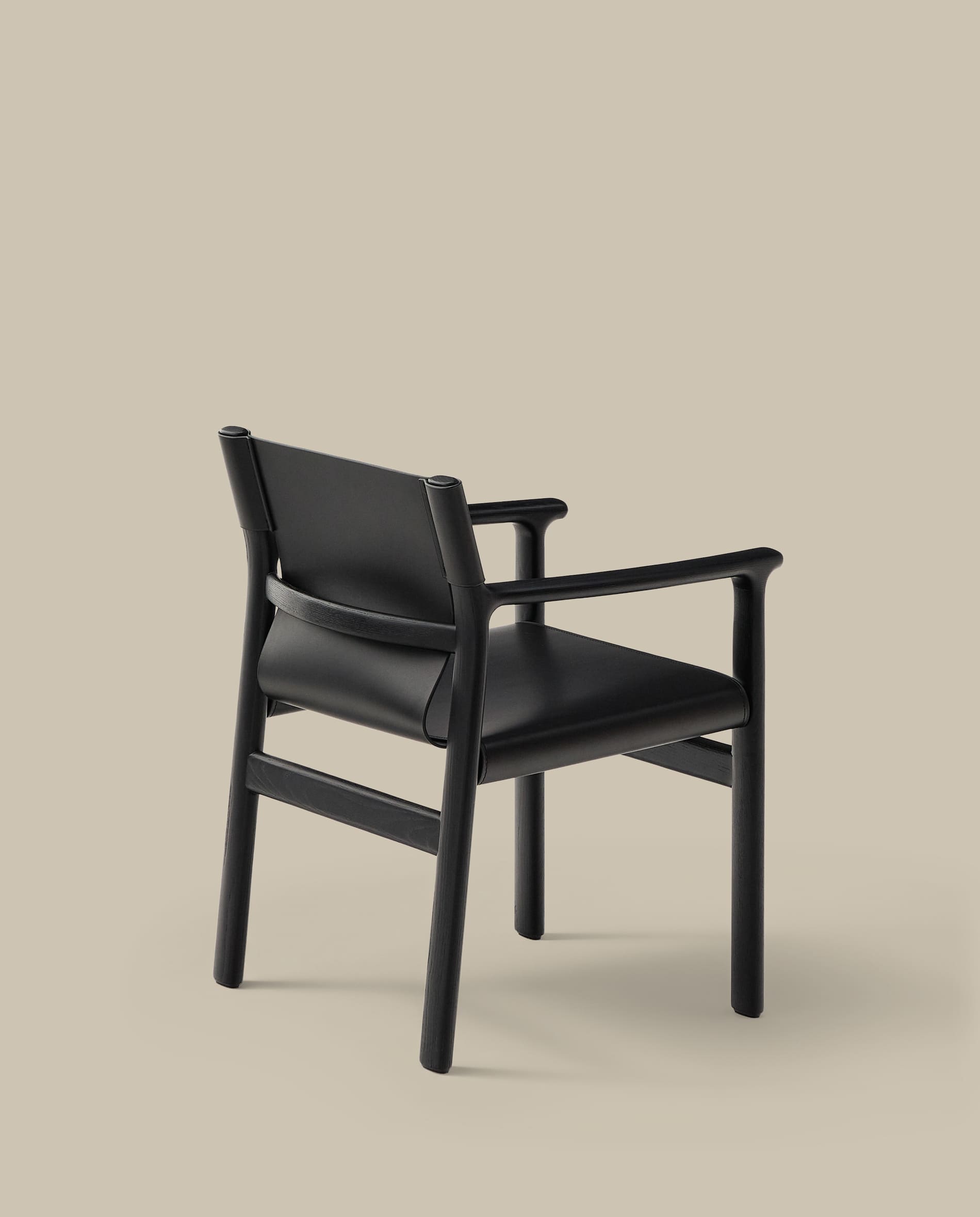 Jan chair made of black recycled leather fibres and FSC 100% solid ash wood with black finish