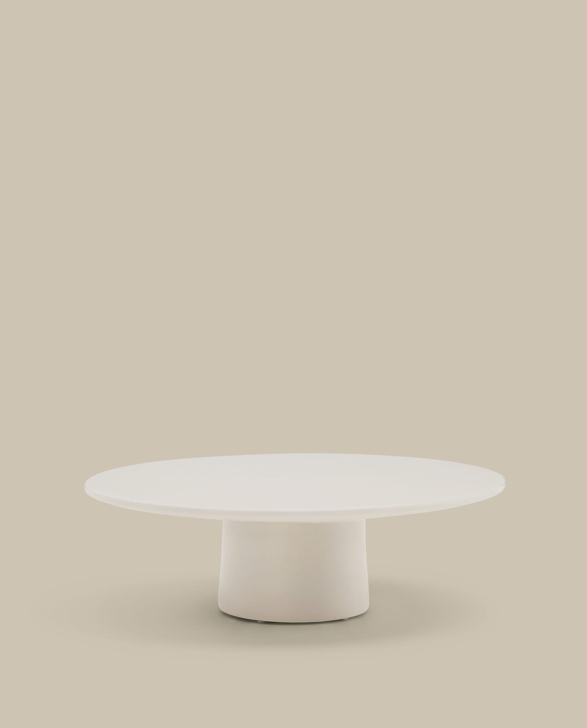 Albanella coffee table in cement with glossy white finish Ø110cm
