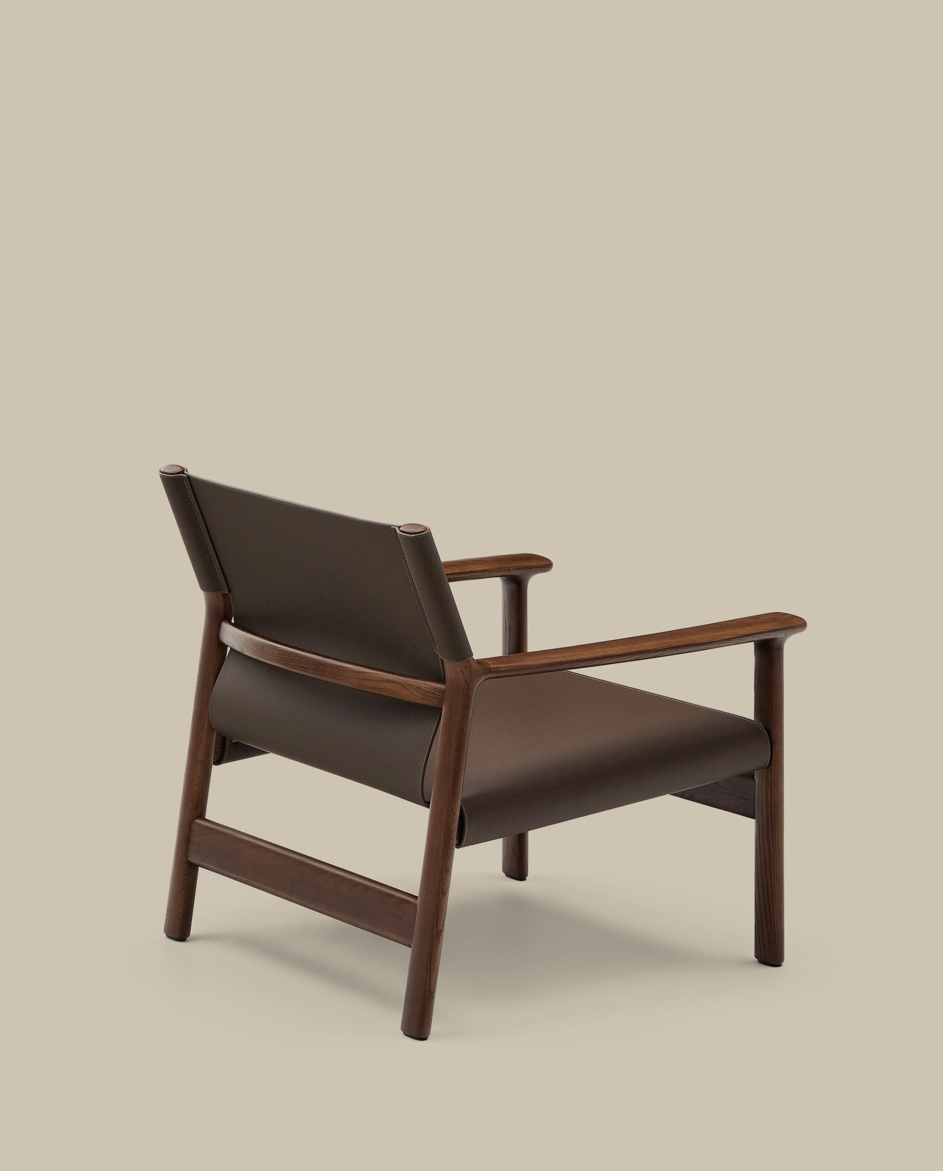 Jan armchair made of dark brown recycled leather fibres and FSC 100% solid ash wood with walnut-coloured finish