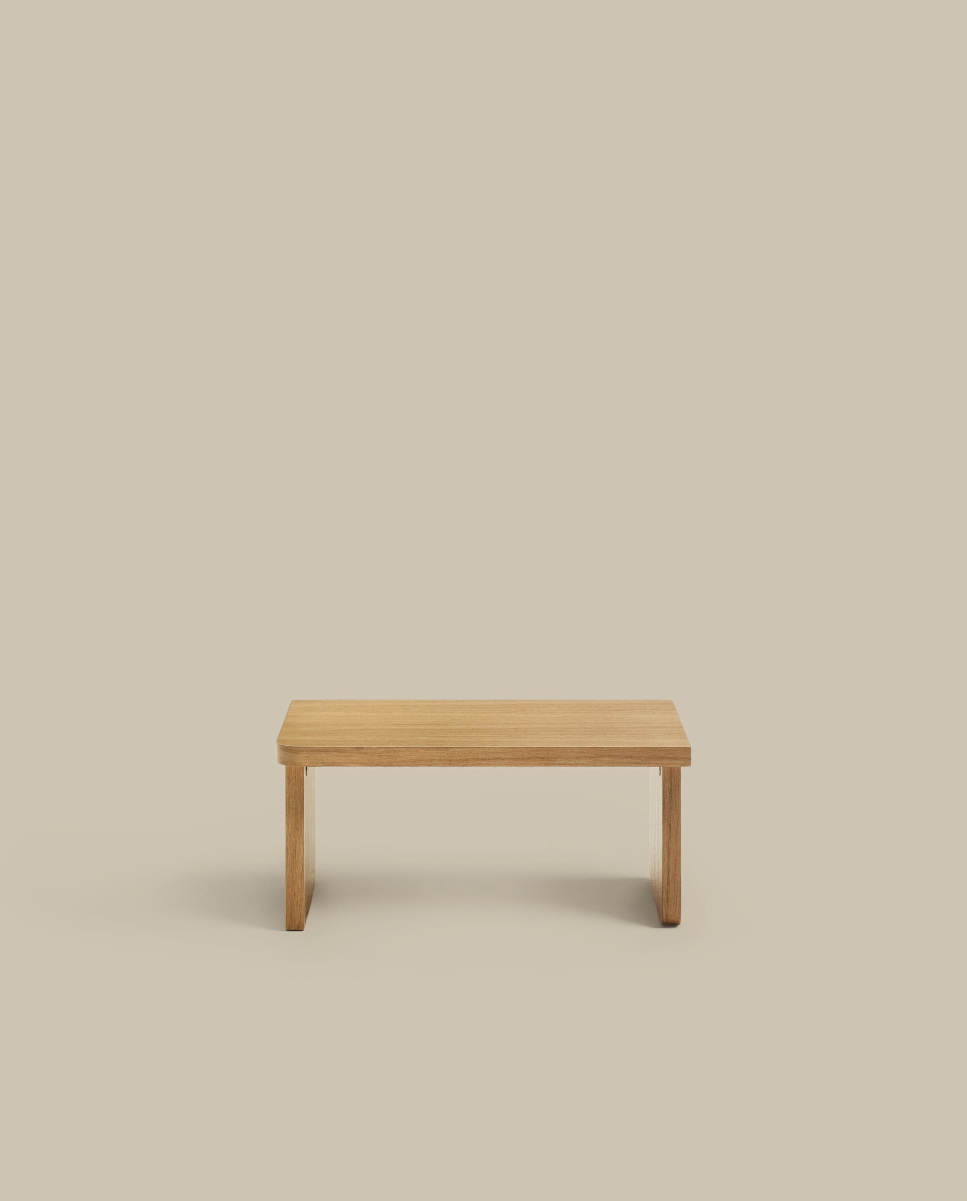 Oaq coffee table in oak wood veneer with natural finish, 89 x 62 cm FSC Mix Credit