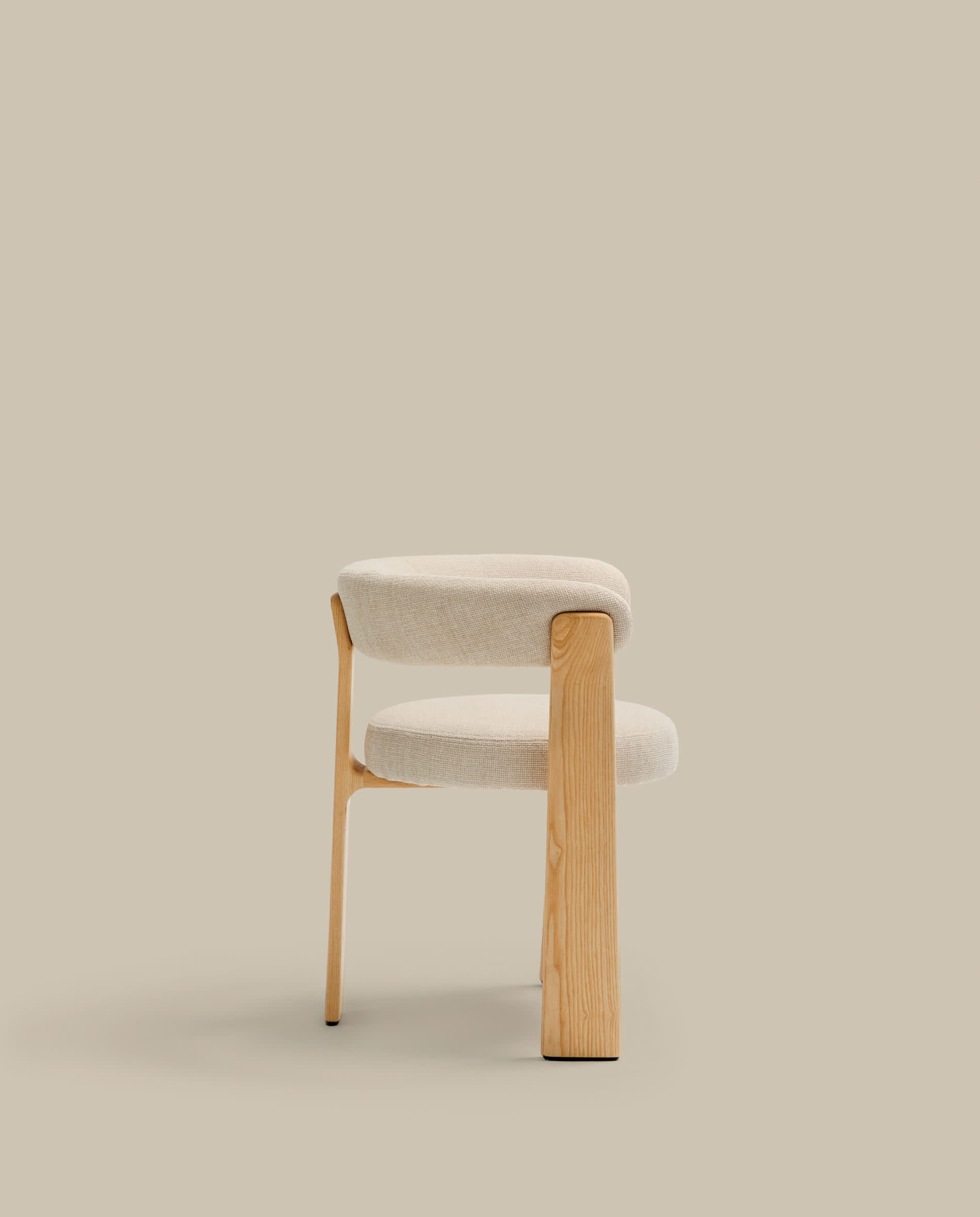 Granite 3-legged chair in beige chenille and solid ash wood in a natural tone finish FSC 100%