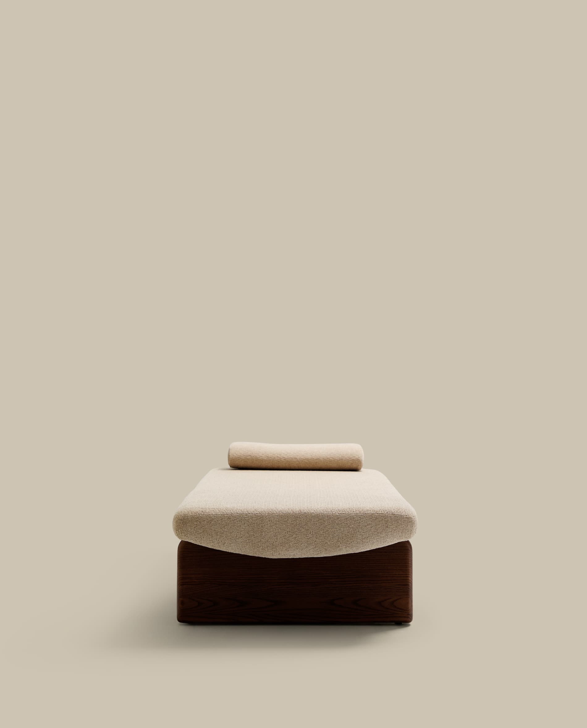 Topaz divan in beige chenille with solid ash wood in a walnut finish, 200 cm FSC 100%