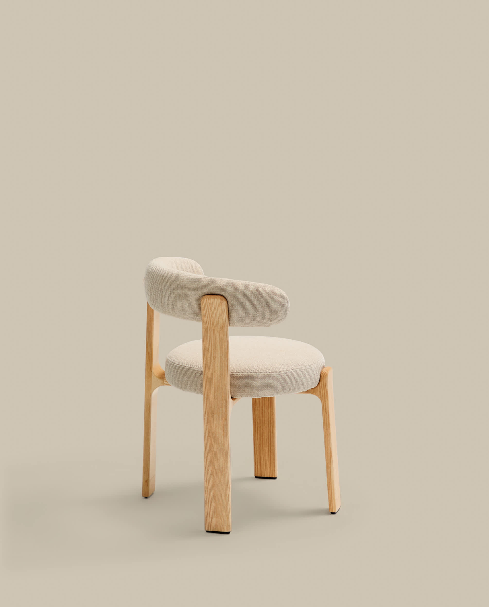 Granite chair in beige chenille and with solid ash wood in a natural tone finish FSC 100%