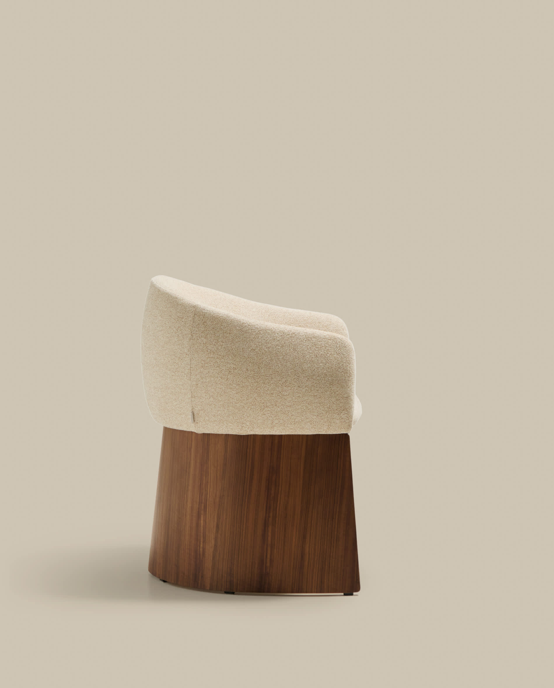 Bosca chair in beige chenille and walnut veneer FSC 100%