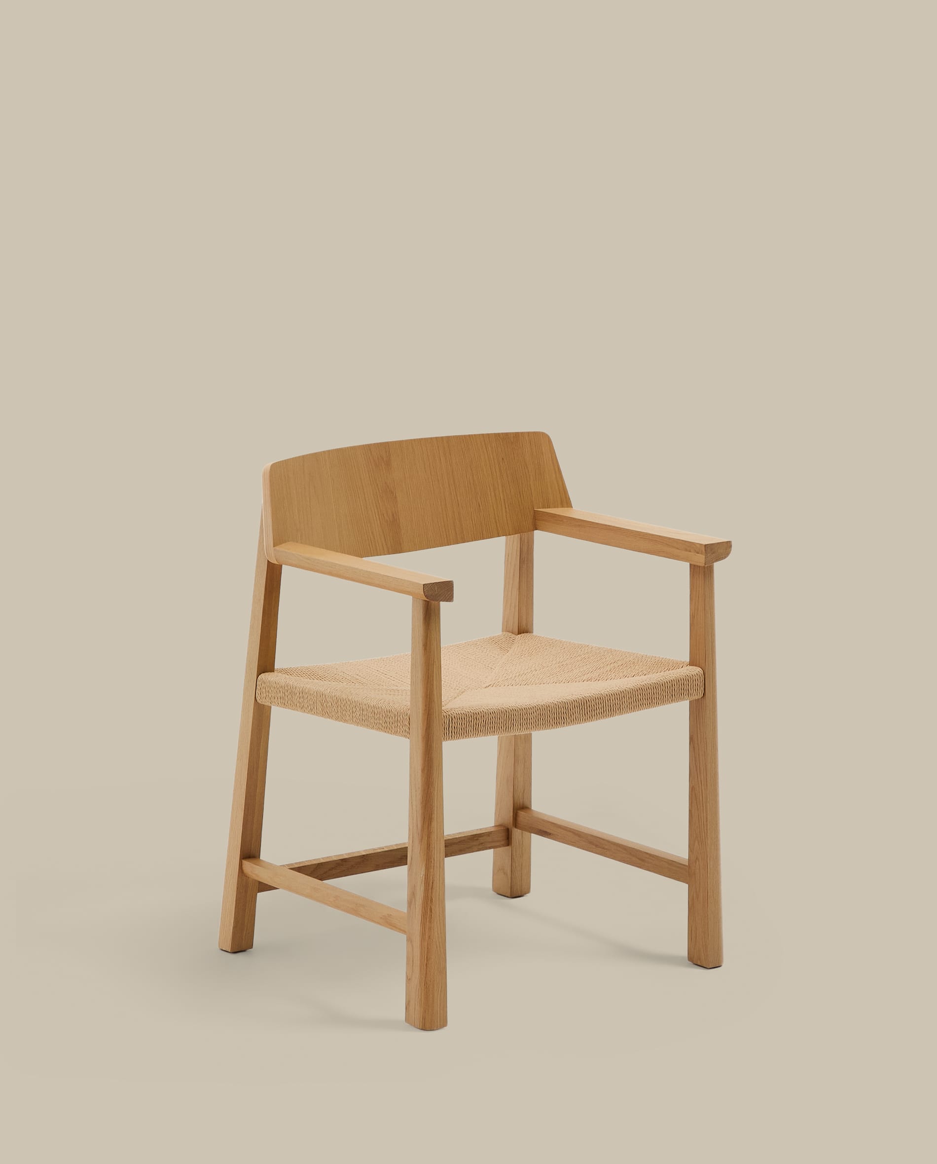 Idun chair made of FSC Mix Credit solid oak wood with natural tone finish and rope cord seat