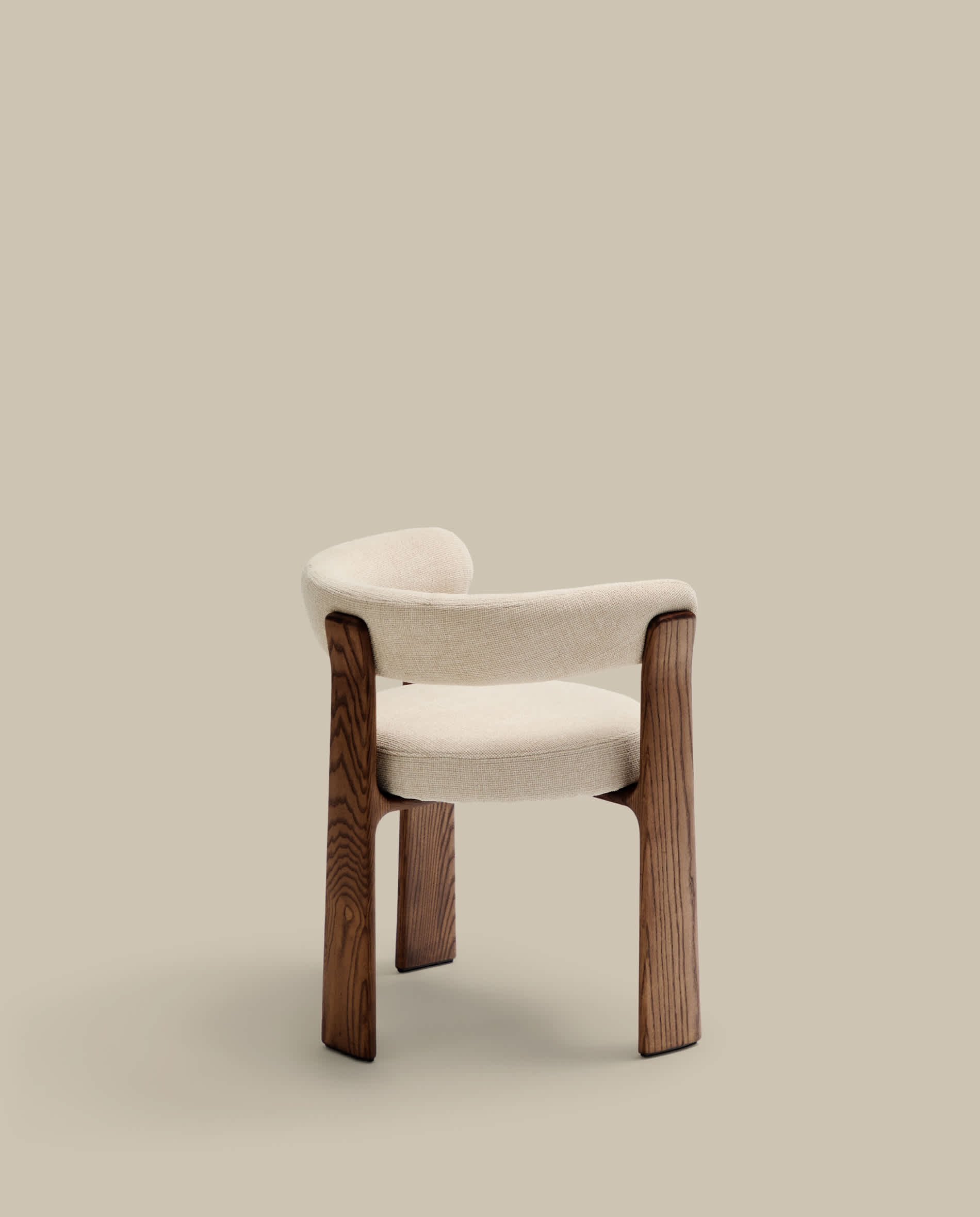 Granite 3-legged chair in beige chenille and with solid ash wood in a walnut finish FSC 100%
