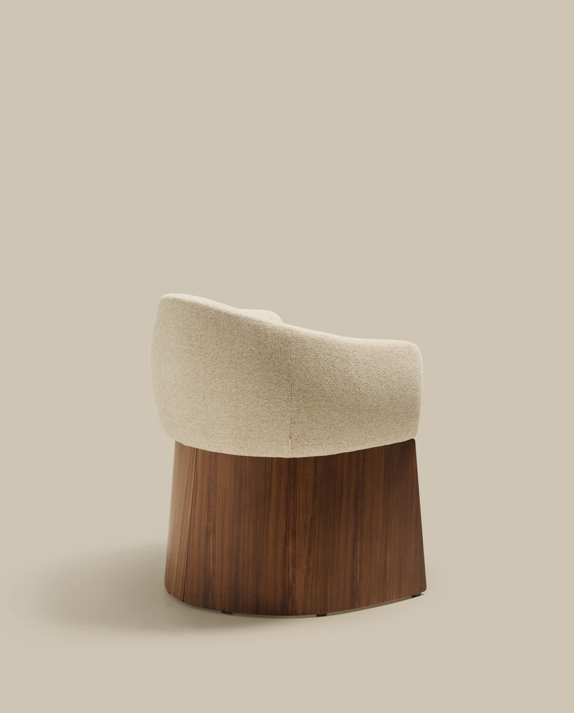 Bosca chair in beige chenille and walnut veneer FSC 100%