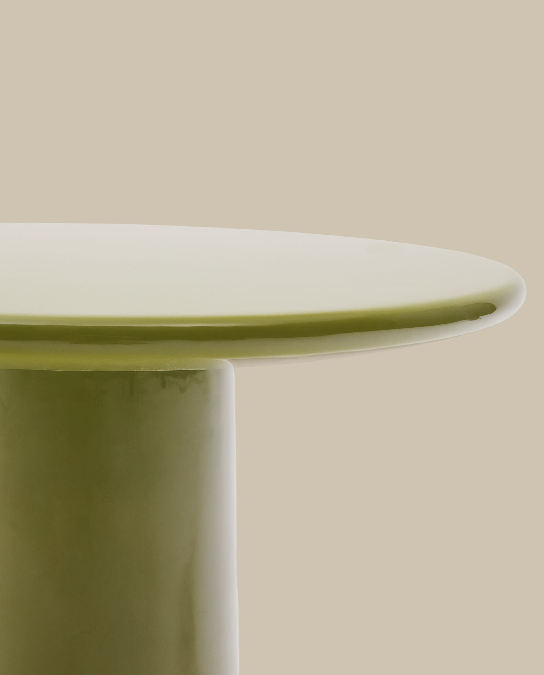 Albanella coffee table in cement with glossy green finish Ø65cm