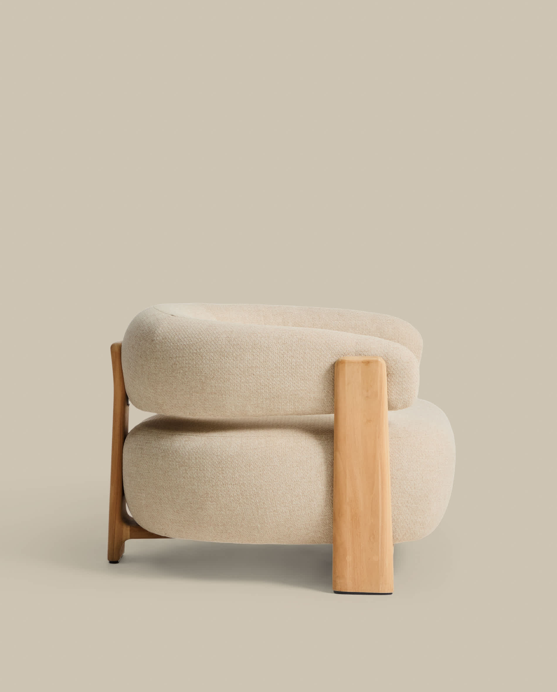 Granite outdoor armchair in beige with legs in FSC 100% solid teak wood in a natural finish