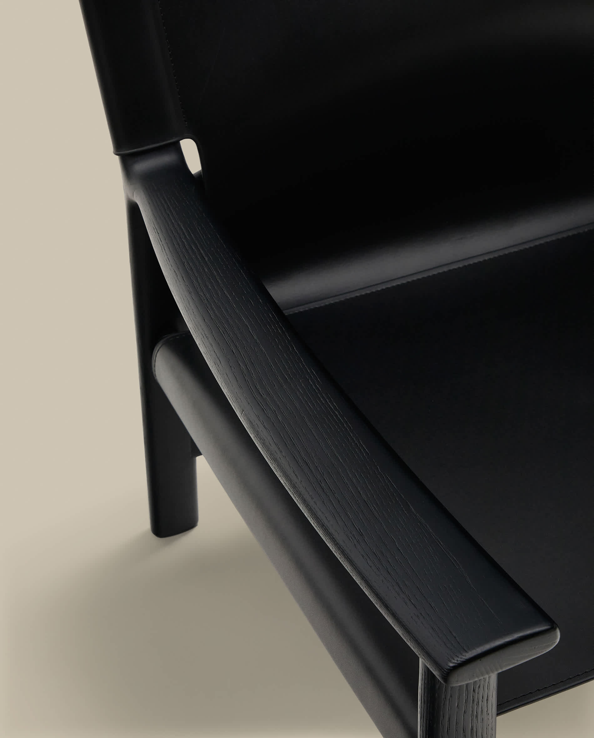 Jan armchair made of black recycled leather fibres and FSC 100% solid ash wood with black finish