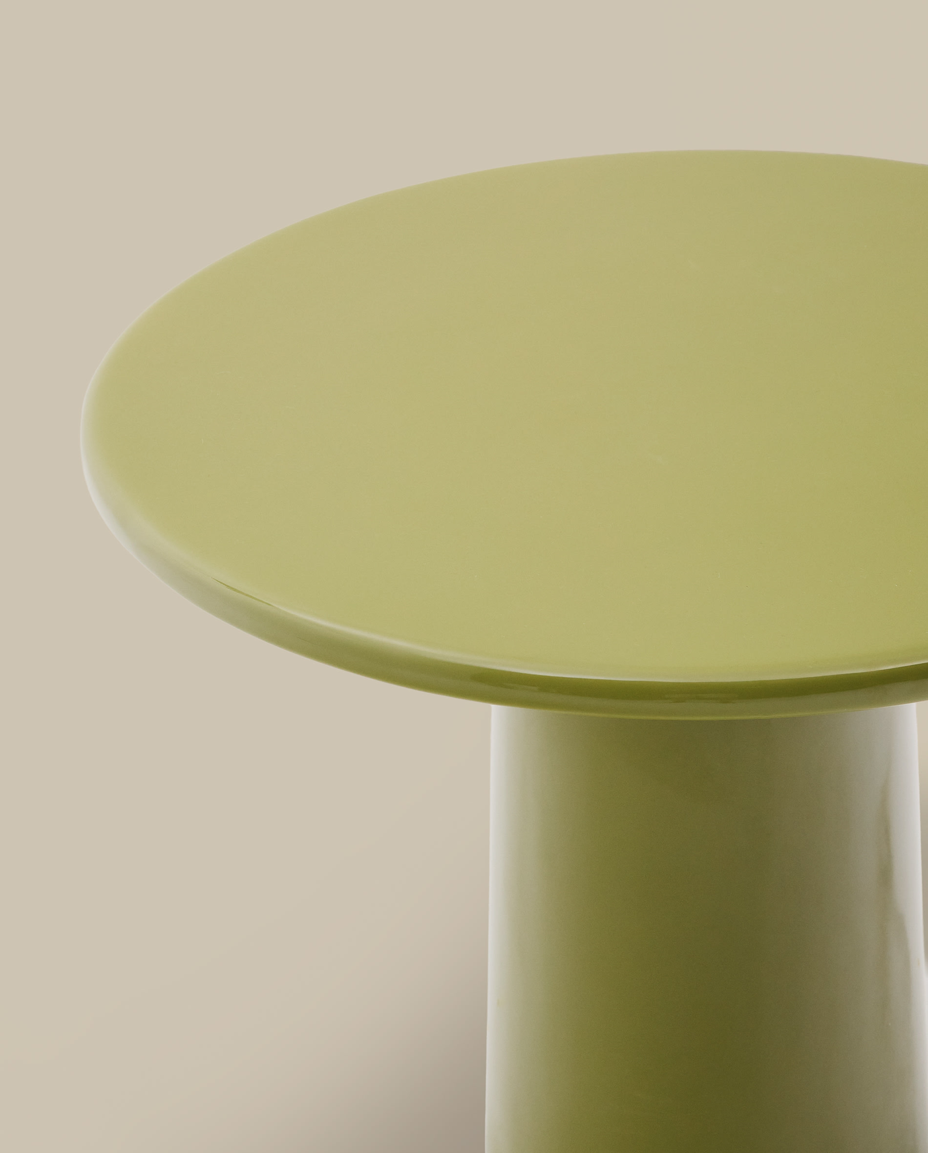 Albanella coffee table in cement with glossy green finish Ø65cm