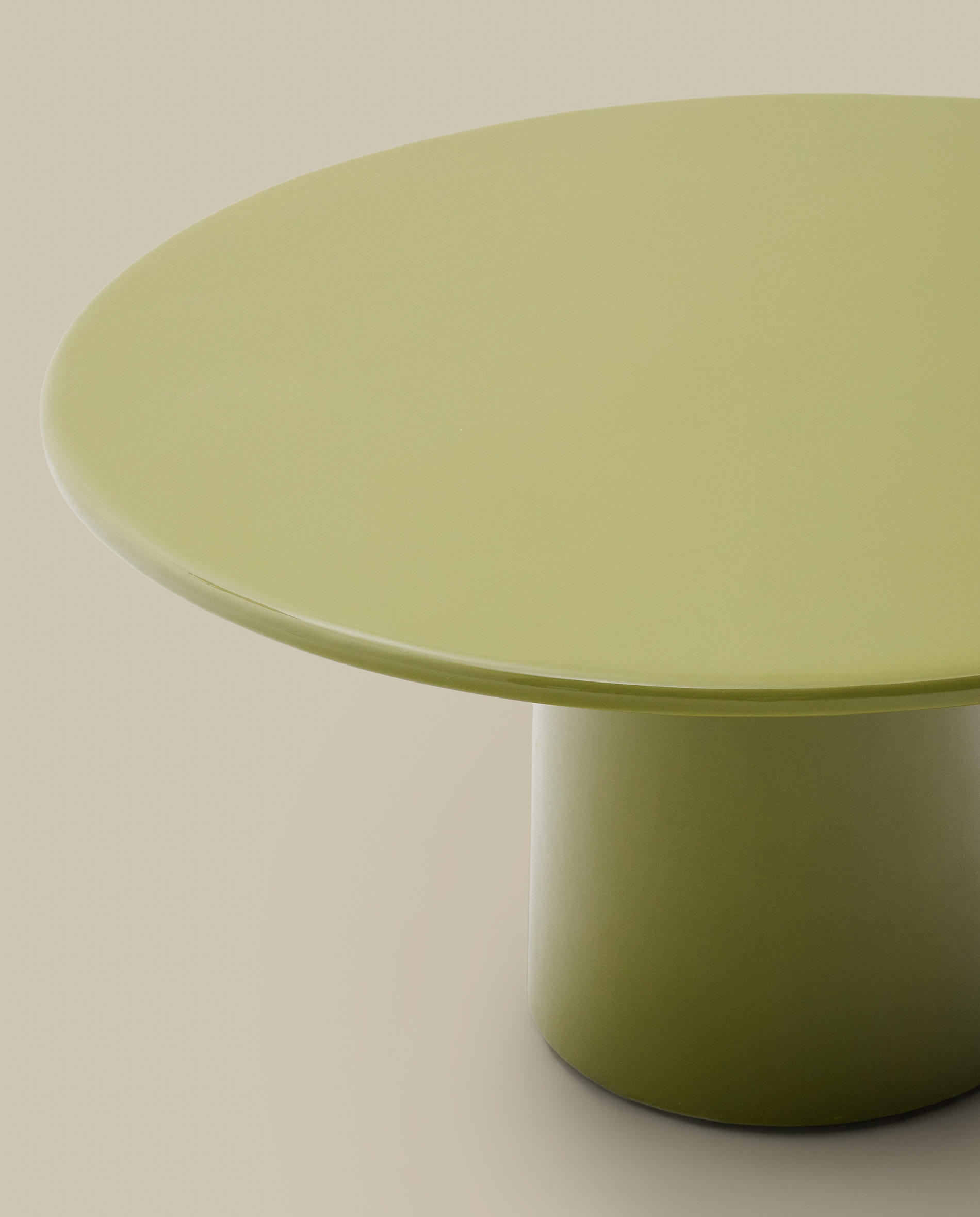 Albanella coffee table in cement with glossy green finish Ø110cm