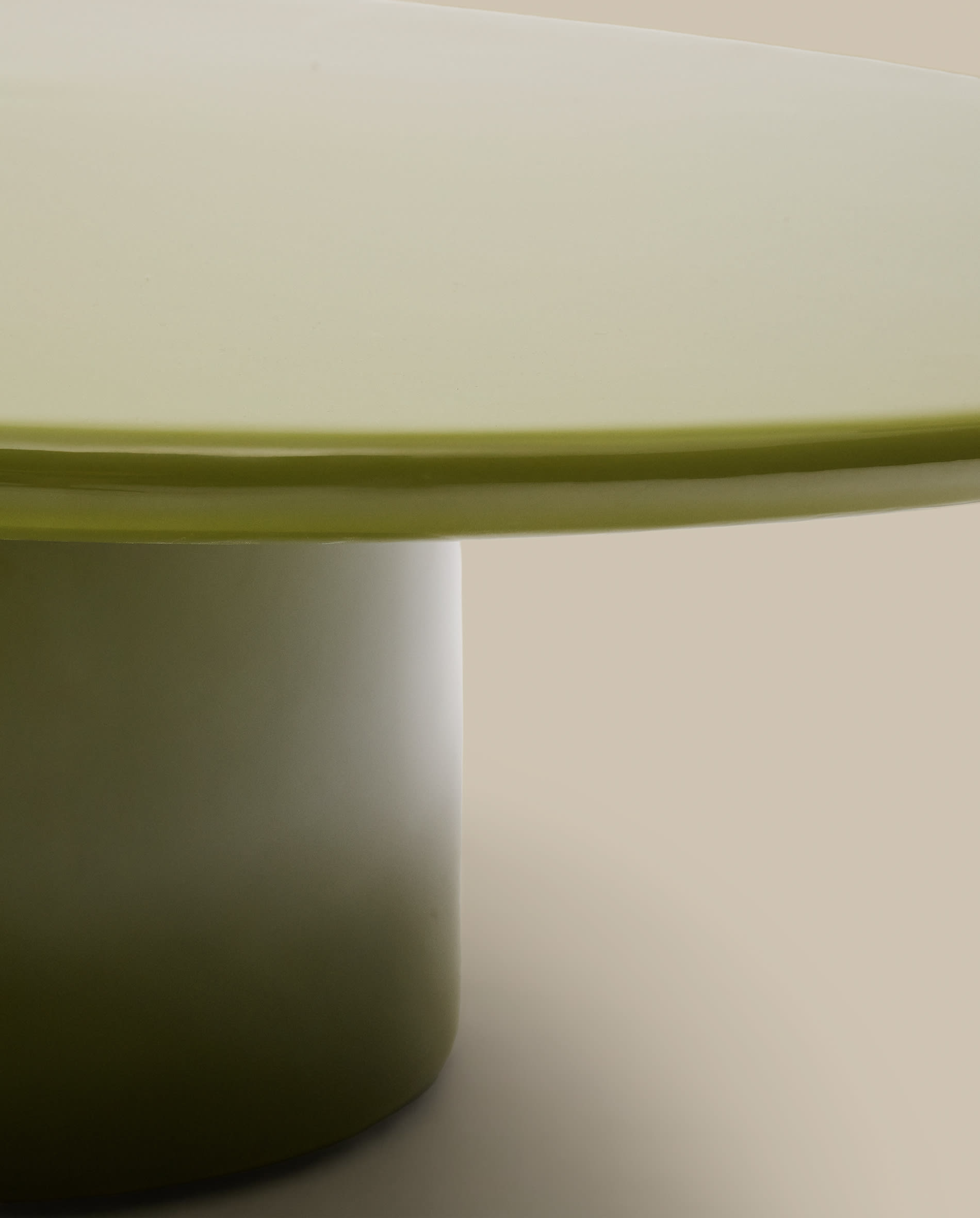 Albanella coffee table in cement with glossy green finish Ø85cm